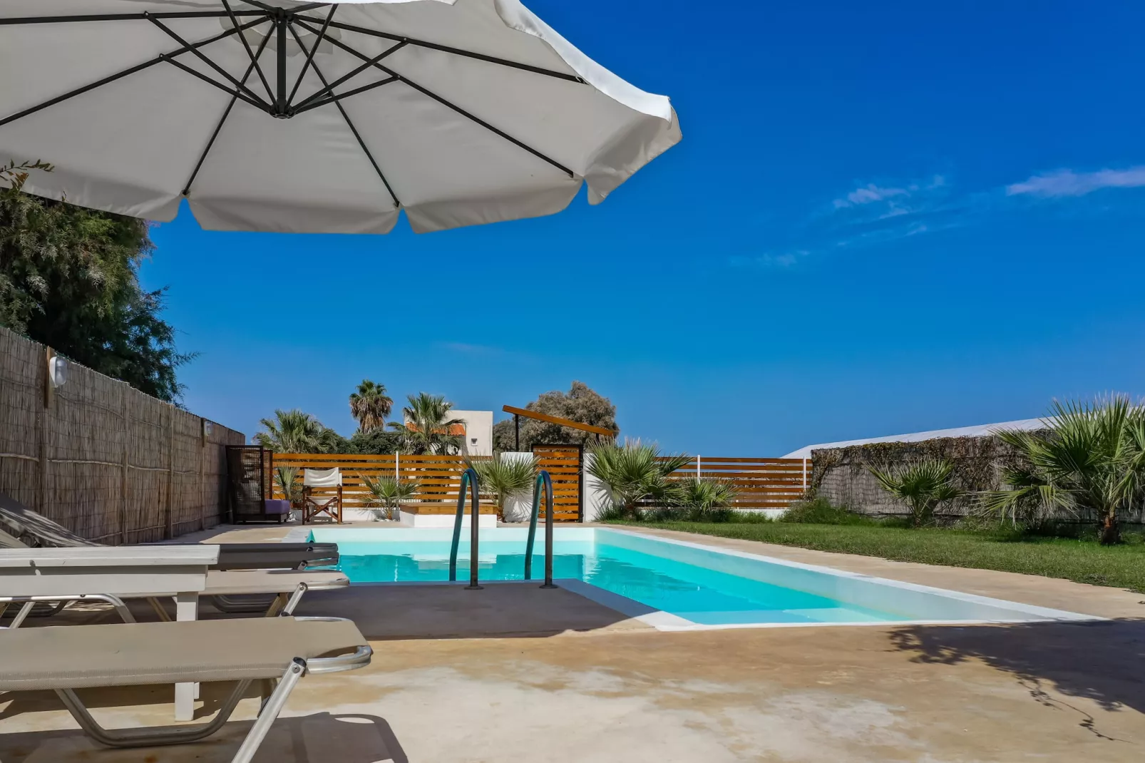Hara's Beach Villa-Outdoor
