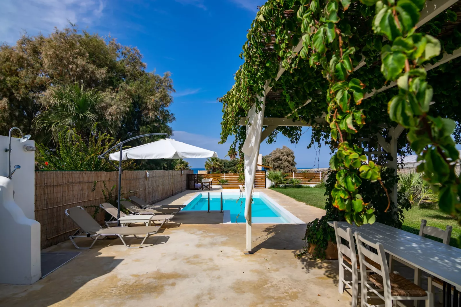 Hara's Beach Villa-Terrace