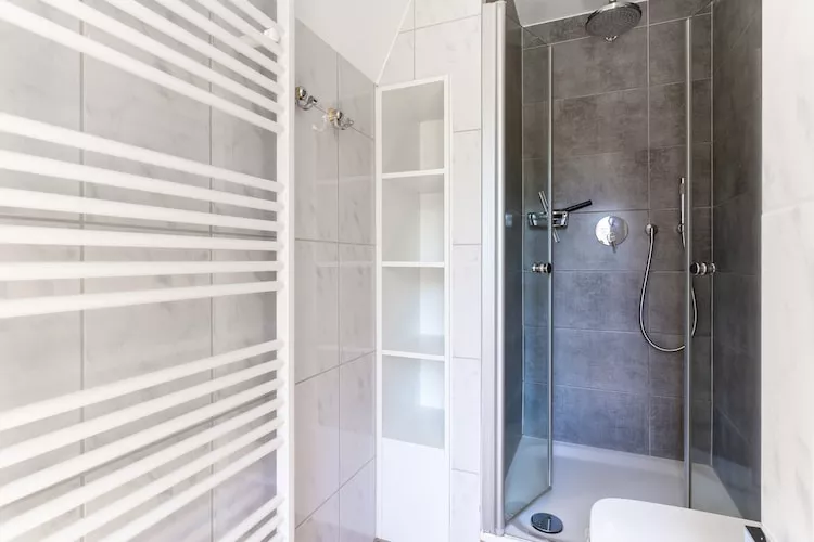 Huus Avelia - Apartment DG	-Bathroom