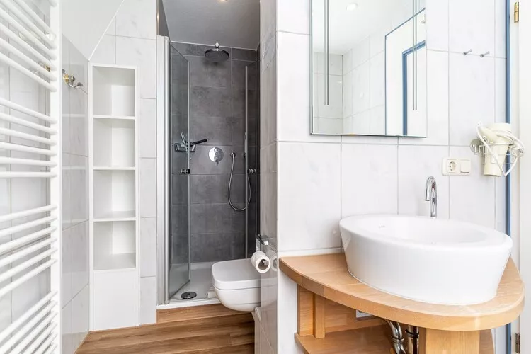 Huus Avelia - Apartment DG	-Bathroom