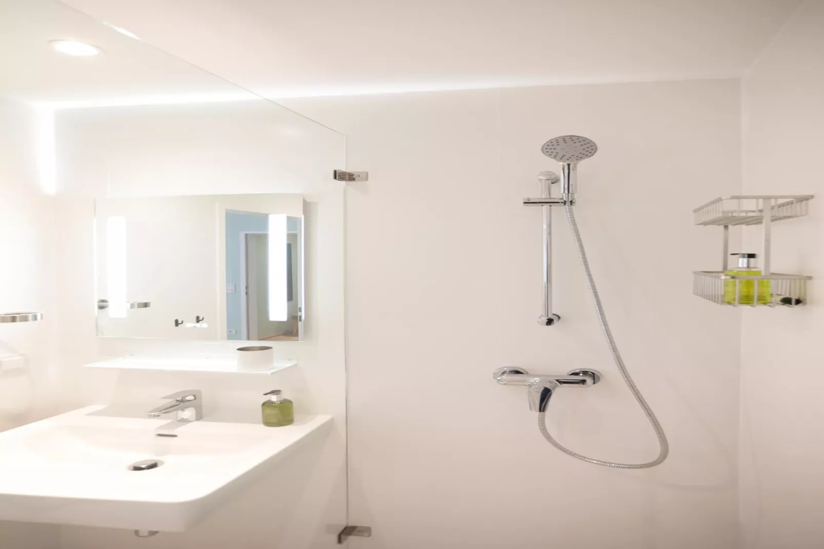 URBANAUTS FLATS Cubertia-Bathroom
