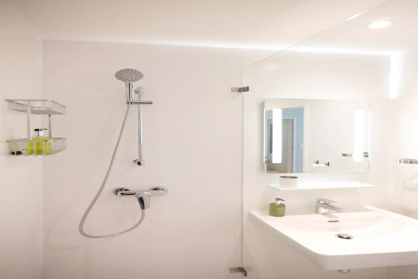 URBANAUTS FLATS Cubertia-Bathroom