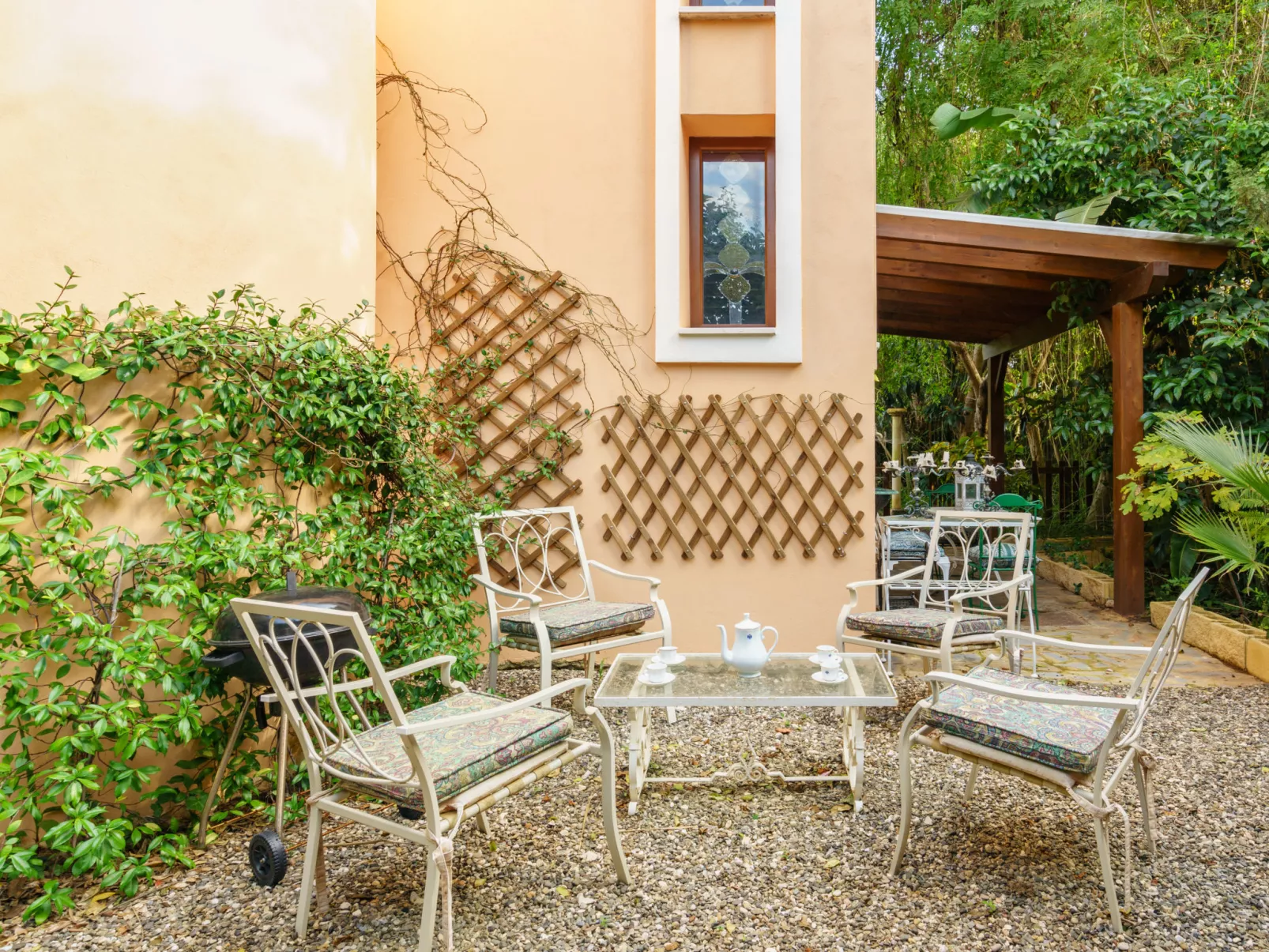 Le Bijou-Outside