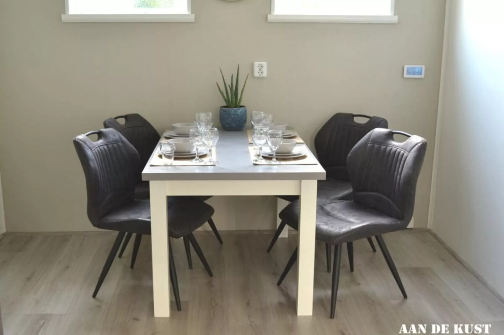396528-Dining room
