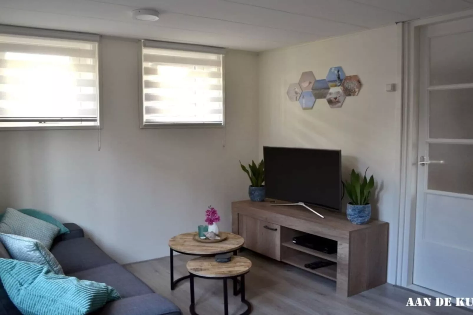 396528-Living room
