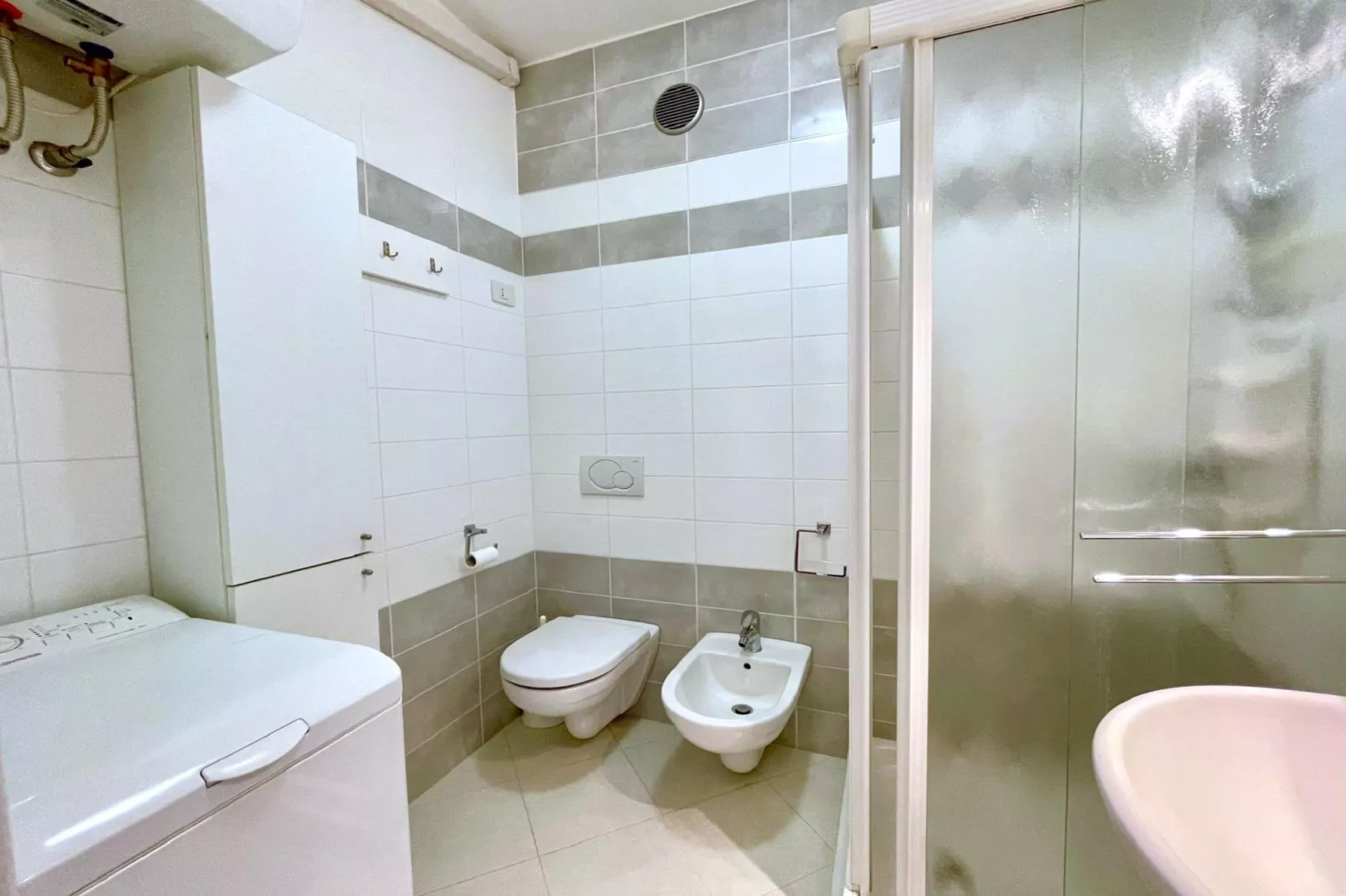 Miramare 3/6-Bathroom