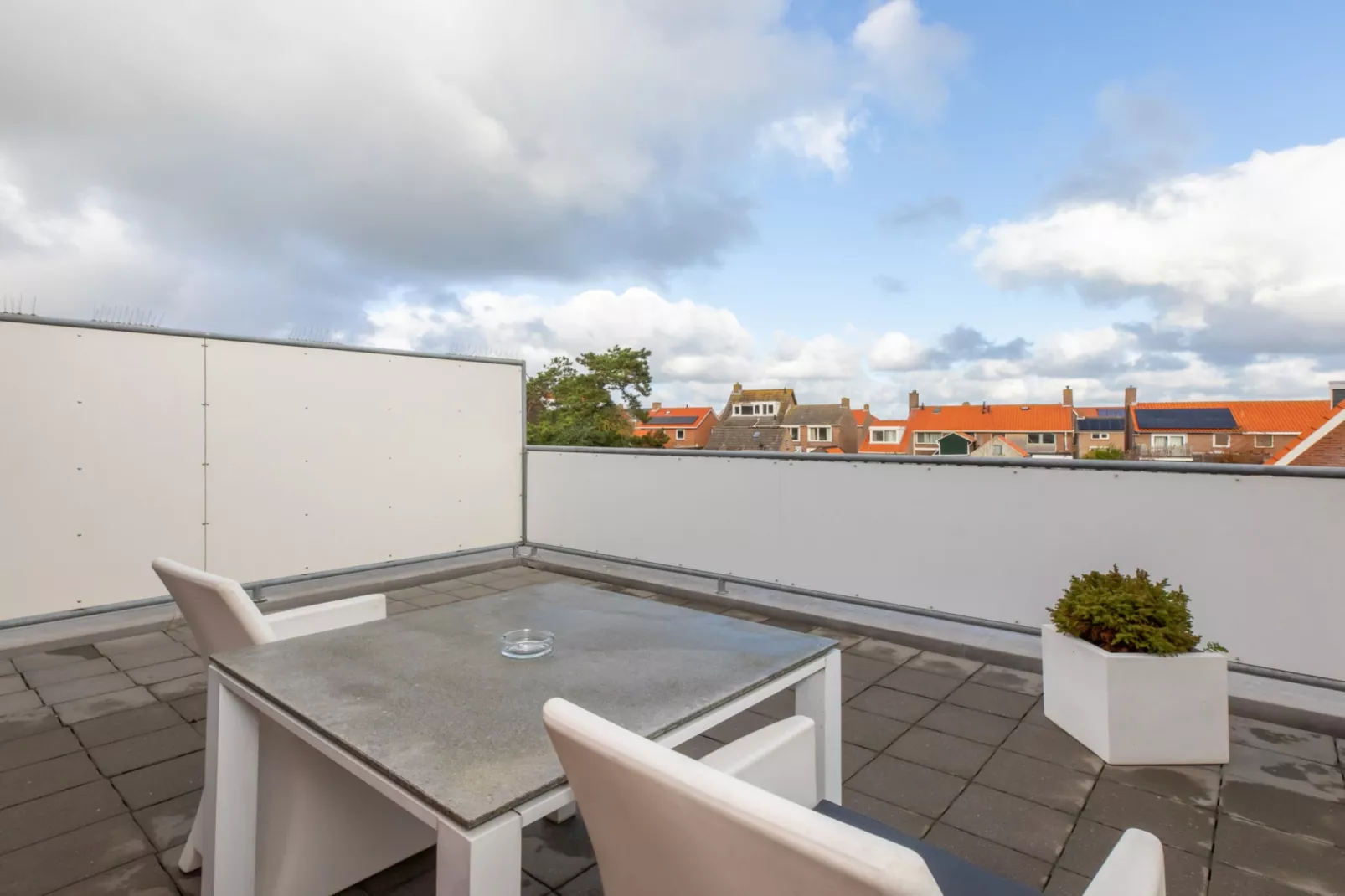 Vakantiewoning 't Zoete Licht Residenz - Willibrordusplein 28 C  Zoutelande-Terrace balcony