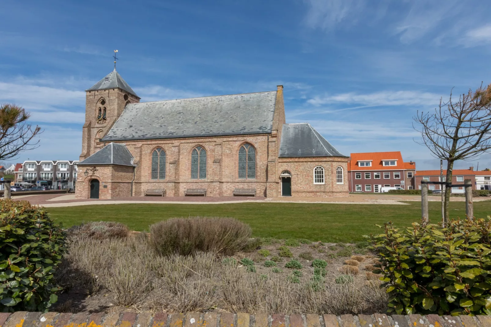 Vakantiewoning 't Zoete Licht Residenz - Willibrordusplein 28 C  Zoutelande-Areas summer 1km
