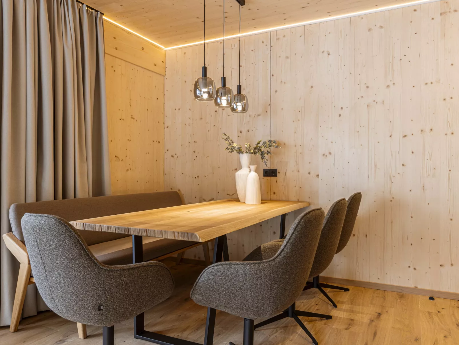 Premium Suite mit 2 SZ & Mini-Spa-Drinnen
