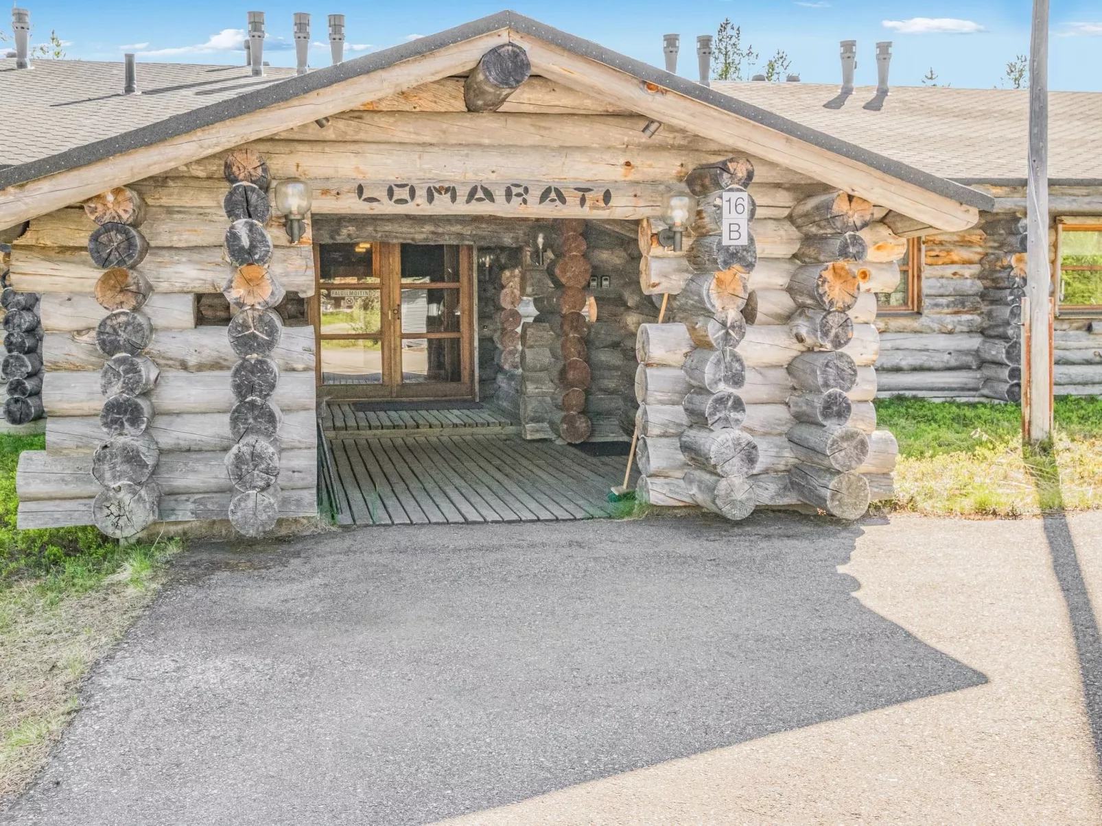 Lomarati 4-Outside