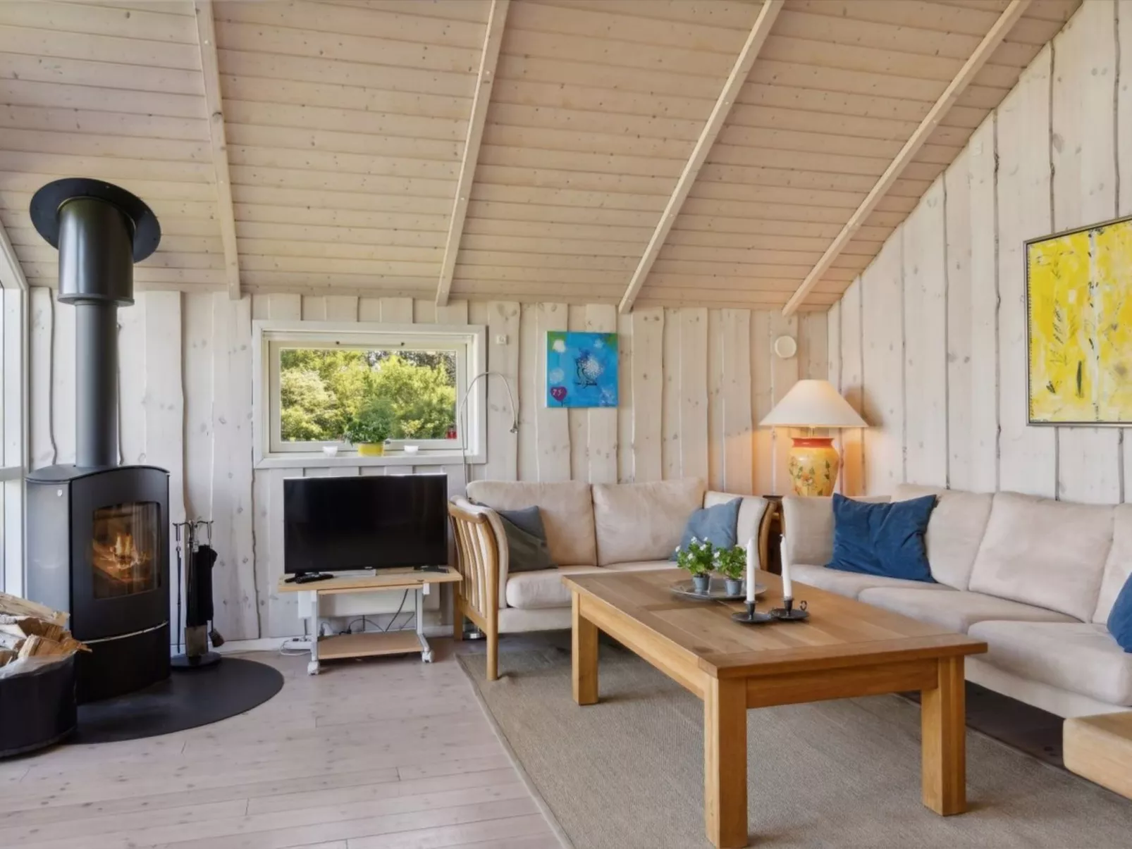"Sukie" - 100m from the sea-Inside