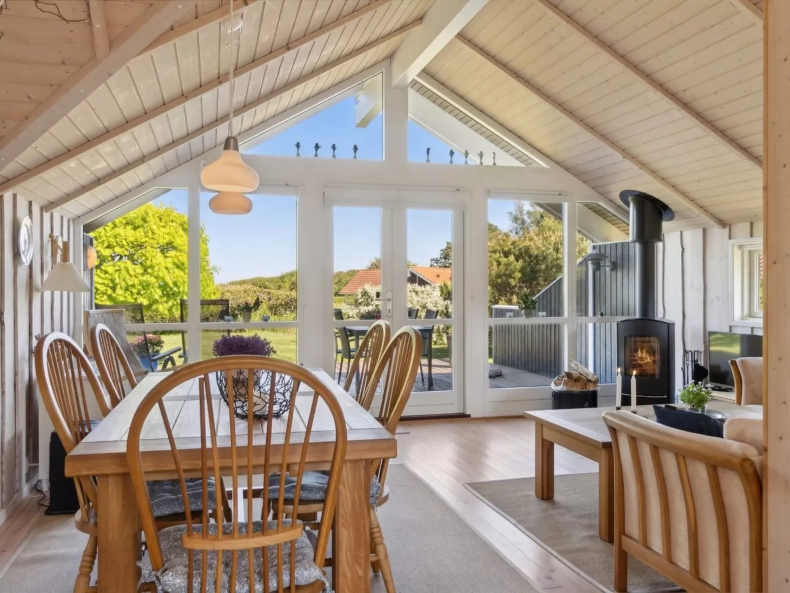 "Sukie" - 100m from the sea-Inside