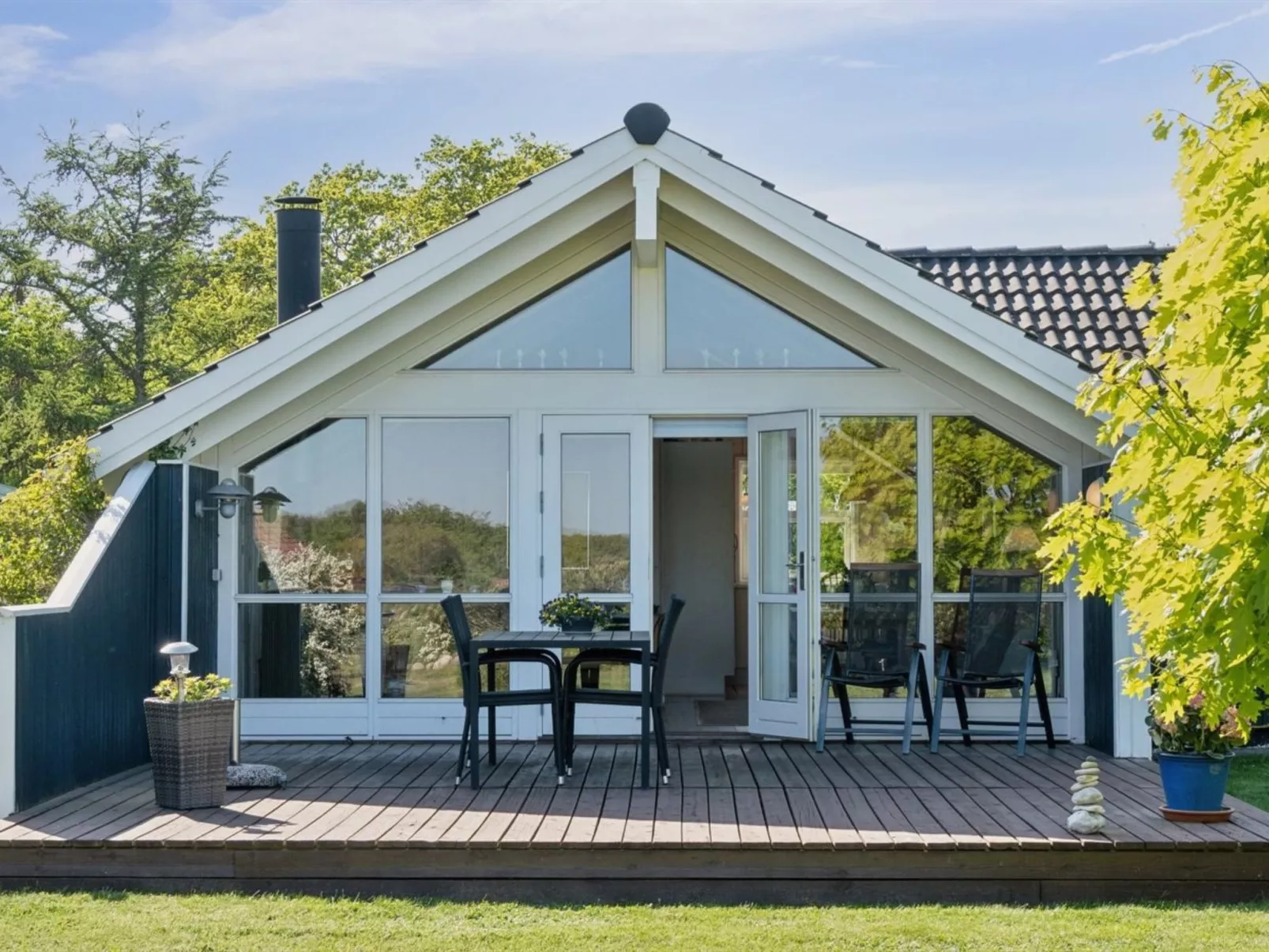 "Sukie" - 100m from the sea-Outside