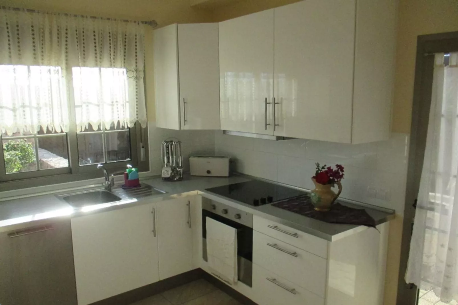 76564-Kitchen