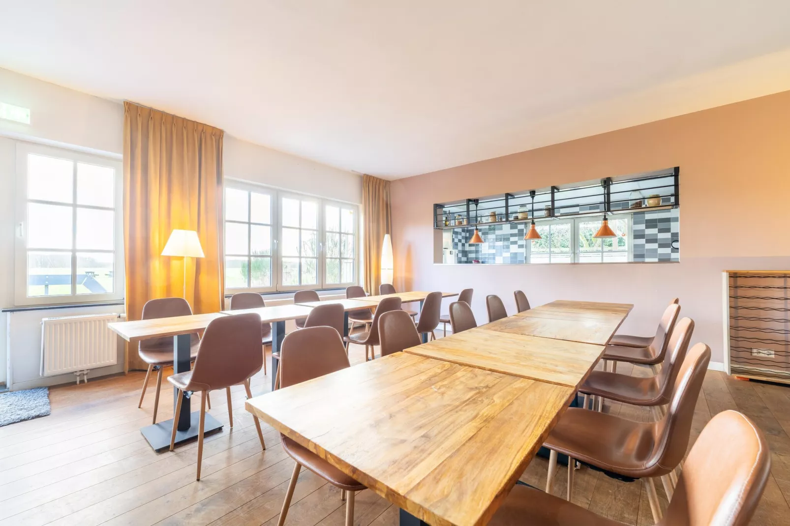 Landhuis Hezenes-Dining room