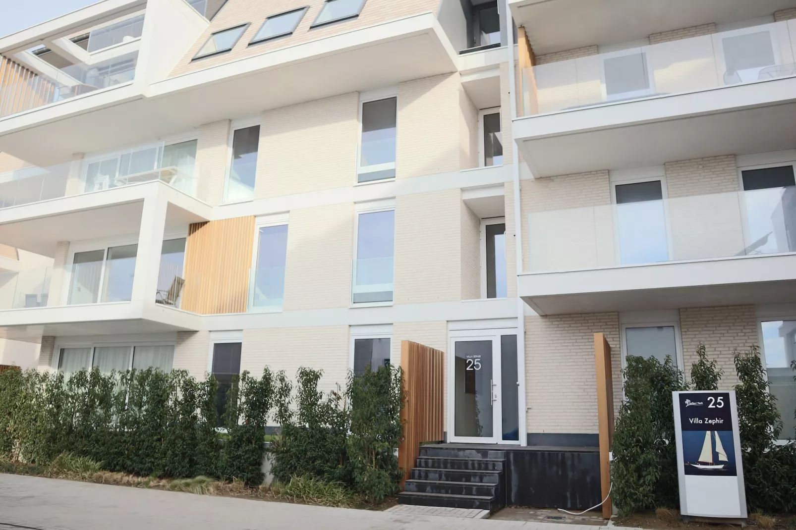 Zephir 25/0105-Exterior summer