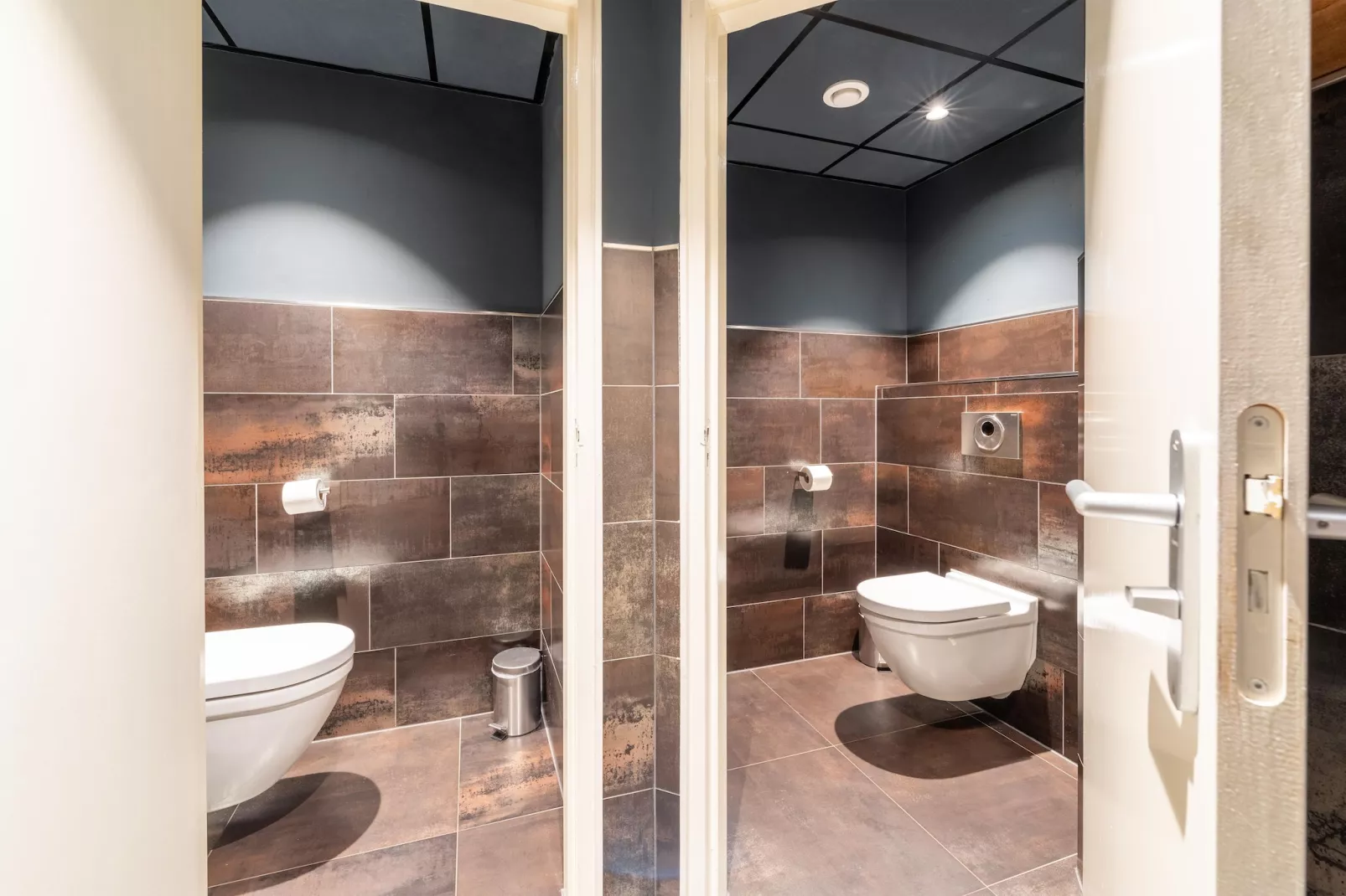 Landhuis Hezenes-Bathroom