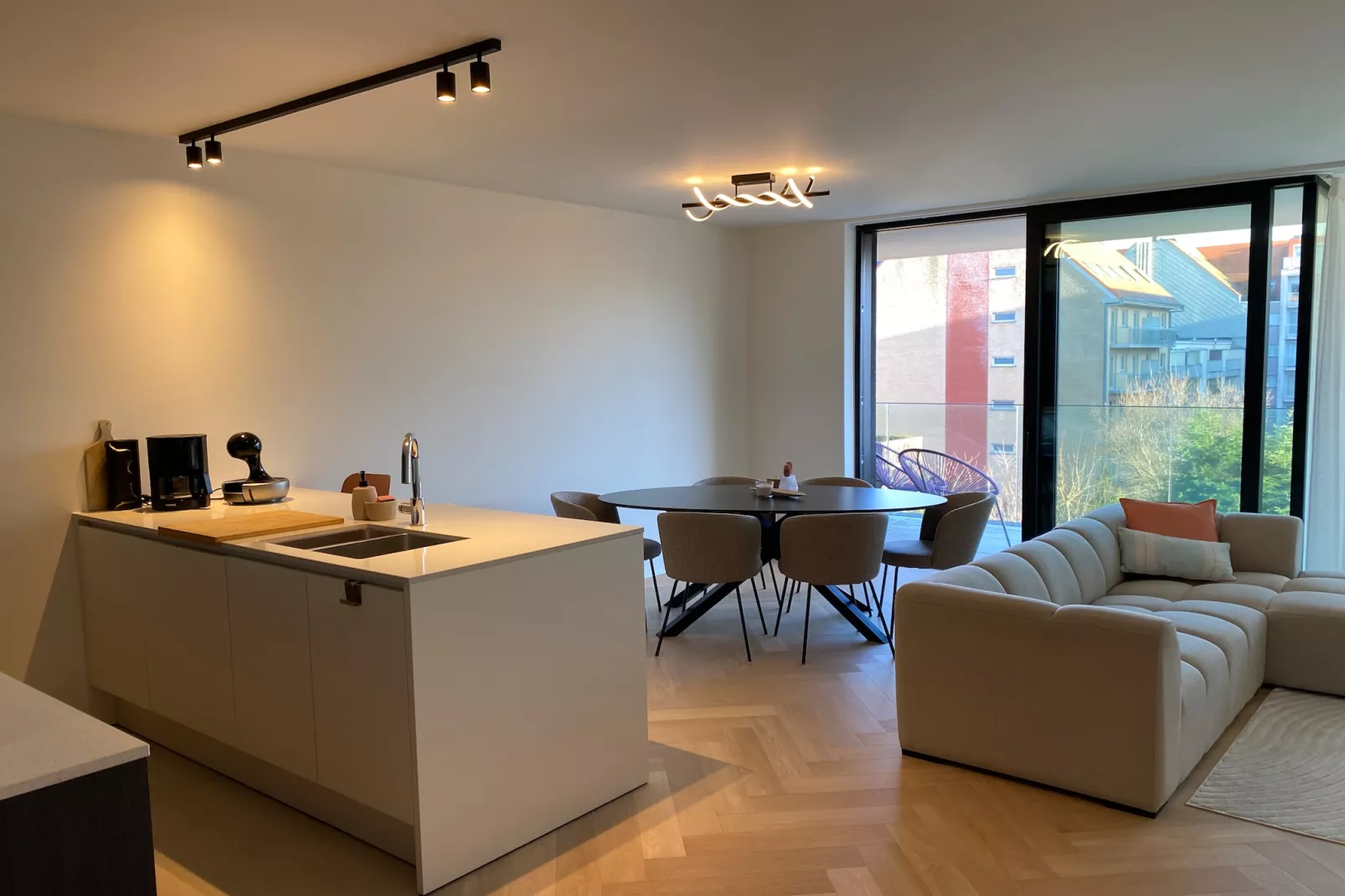The Green 17-Dining room