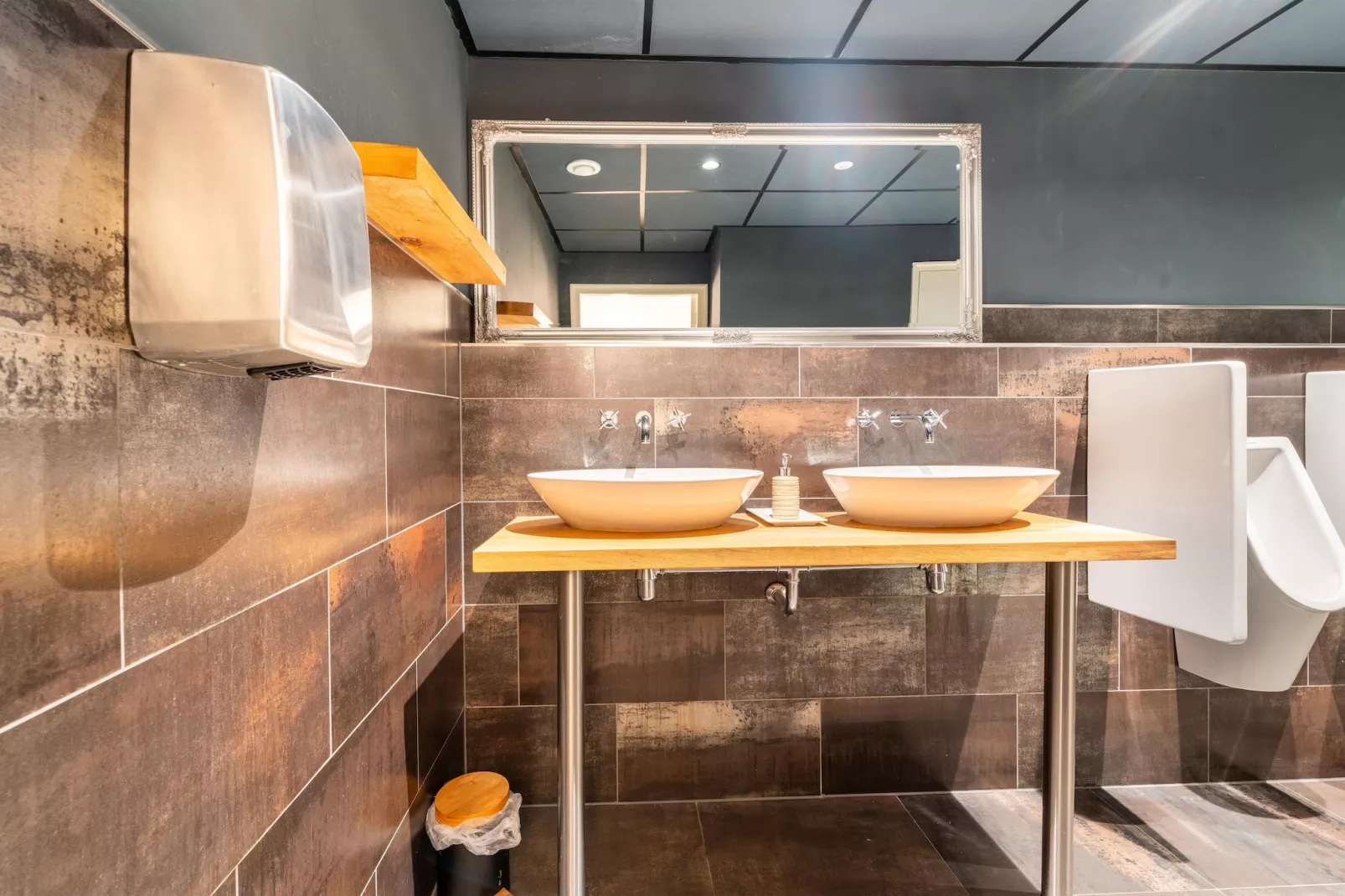 Landhuis Hezenes-Bathroom
