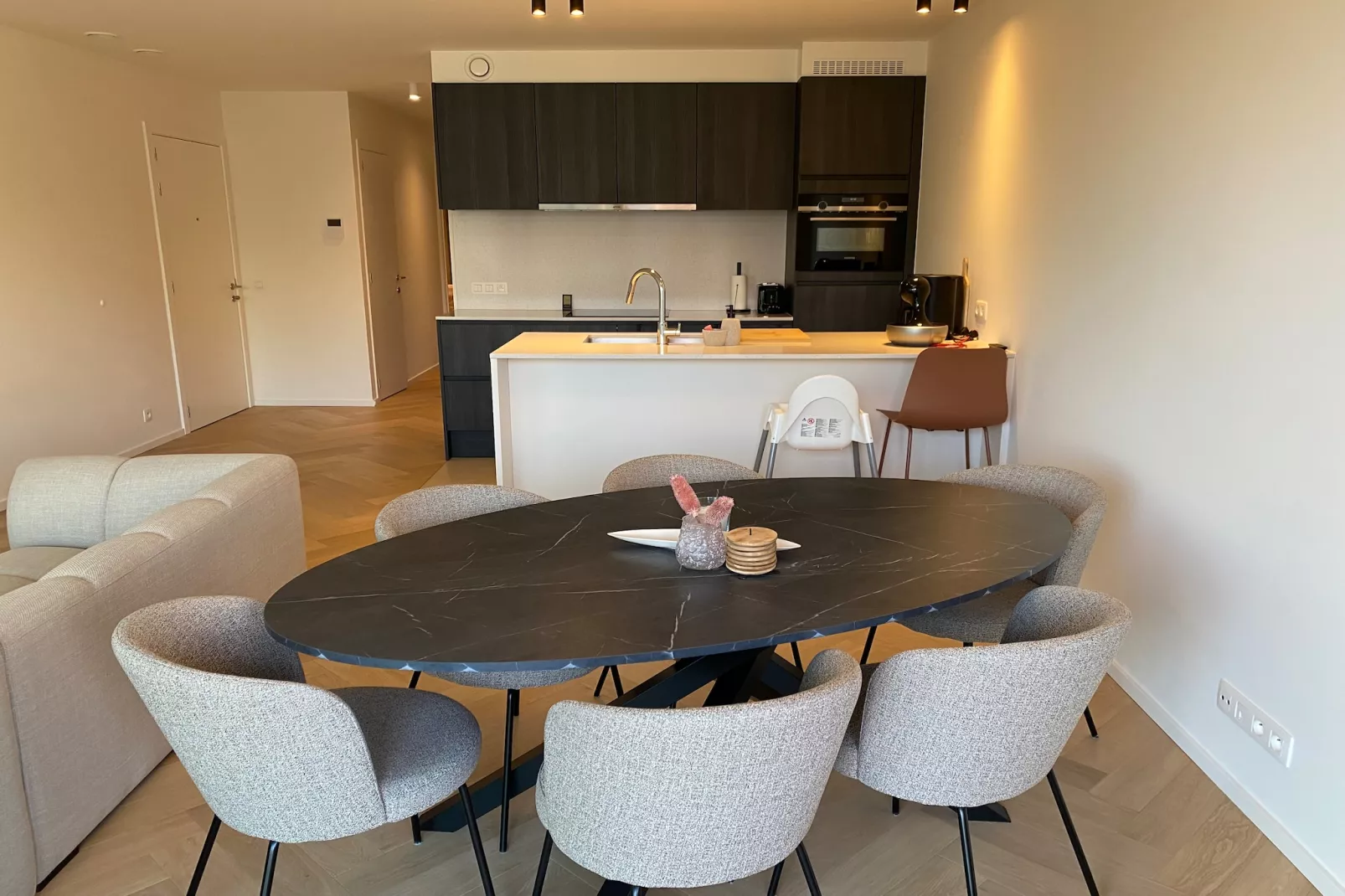 The Green 17-Dining room