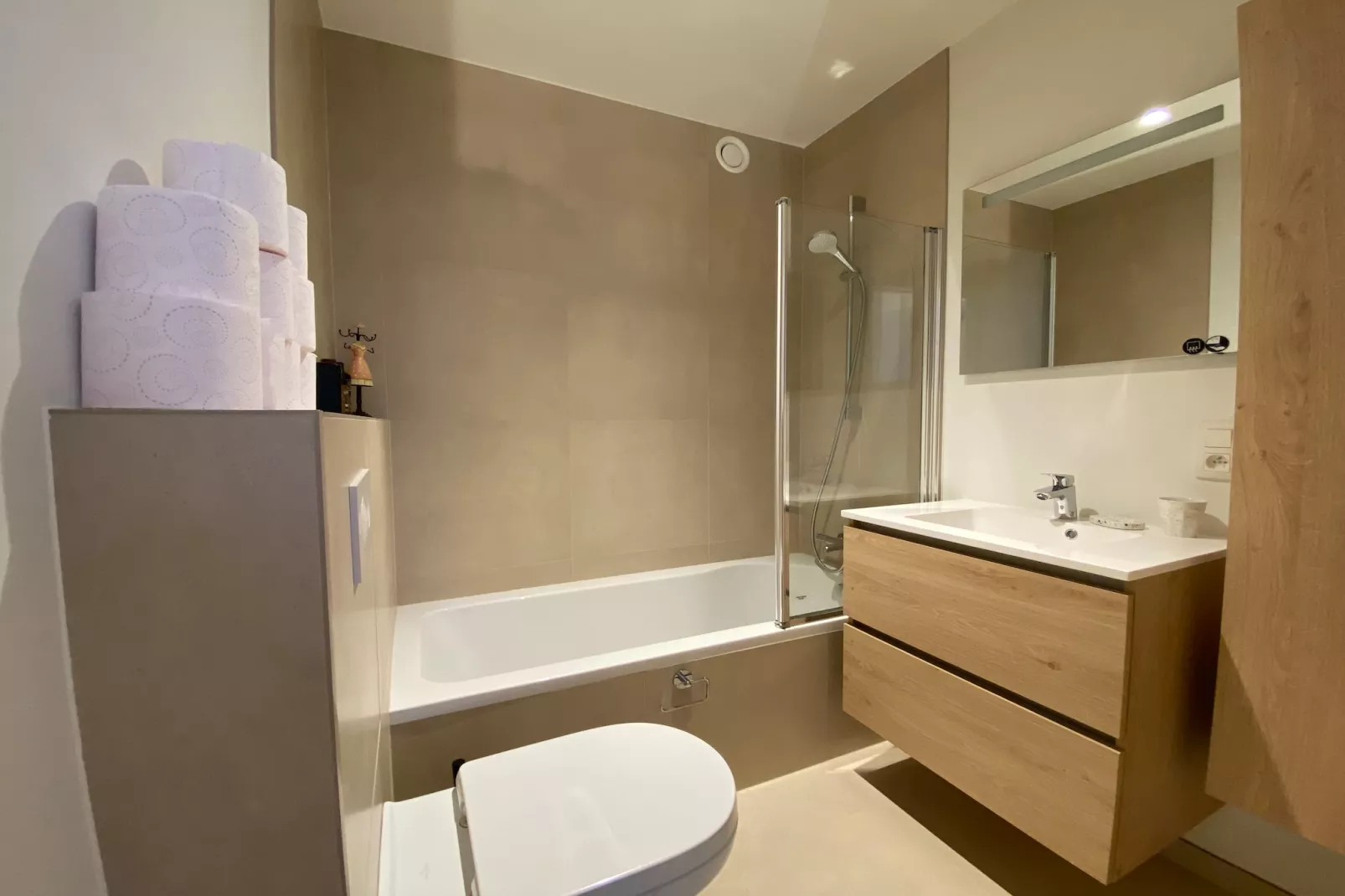The Green 17-Bathroom