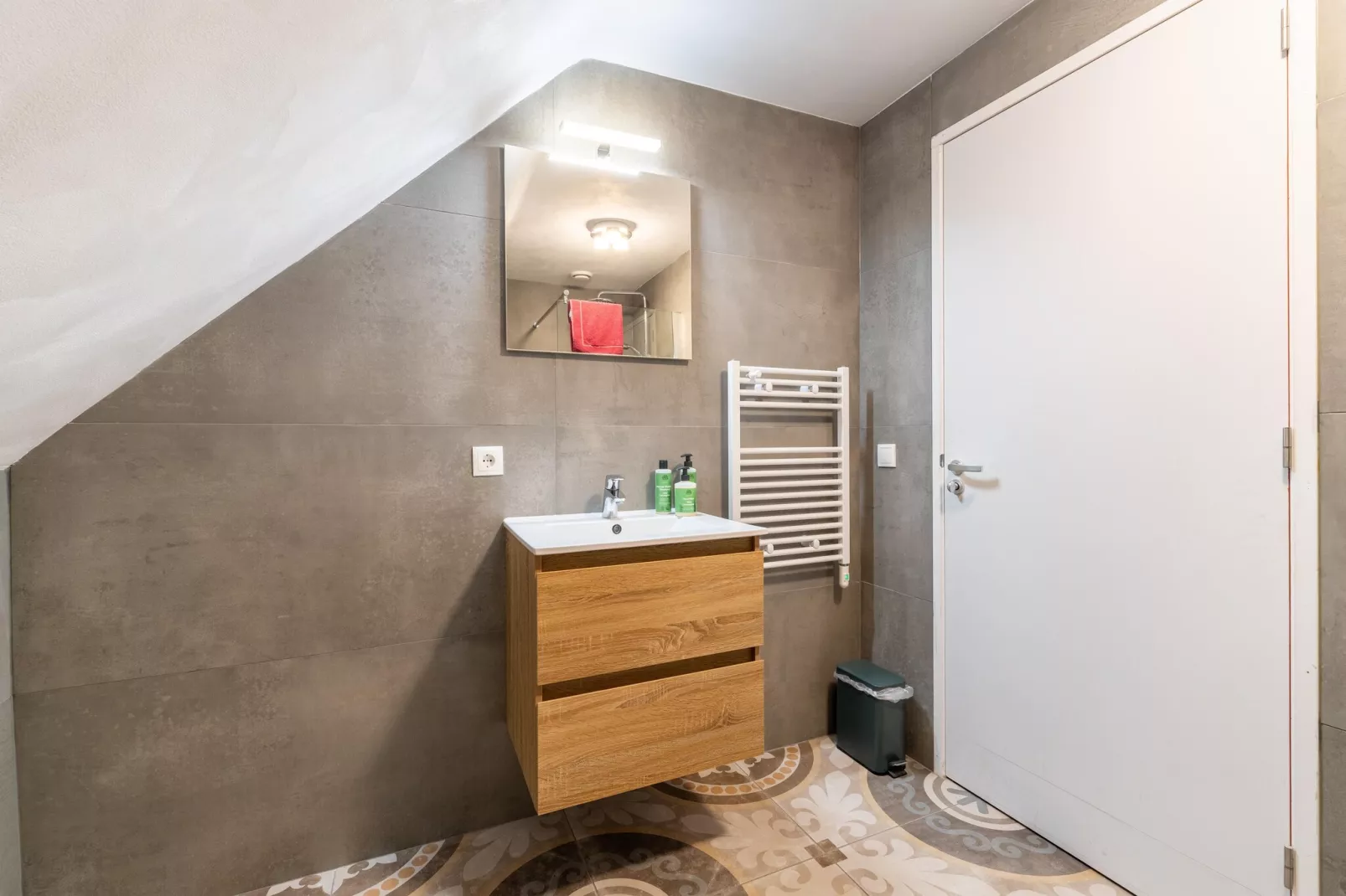Landhuis Hezenes-Bathroom