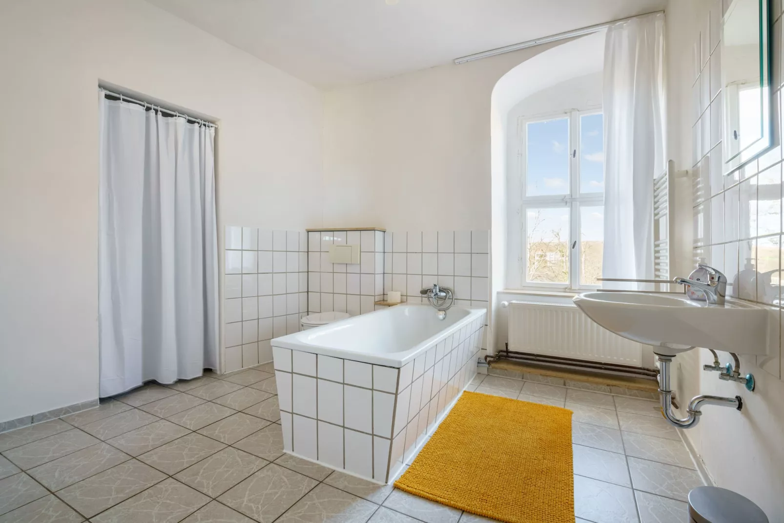 Ferienwohnung im Schloss Friedeburg-Bathroom