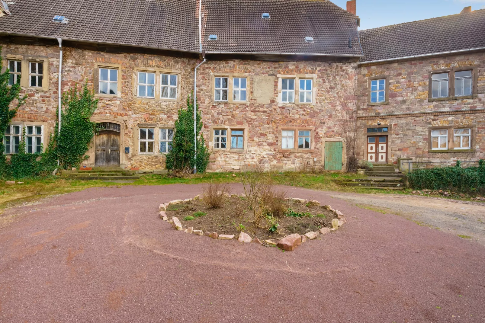 Ferienwohnung im Schloss Friedeburg-Exterior summer