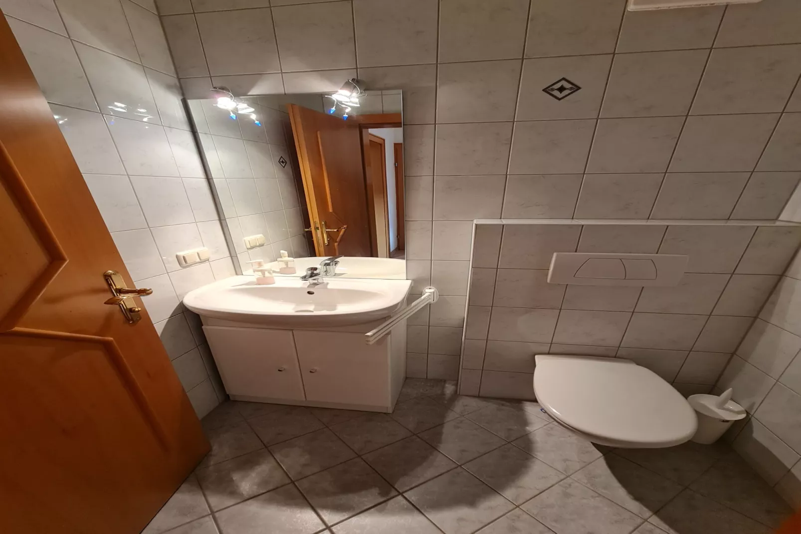 Ski & Sun Top 4-Bathroom