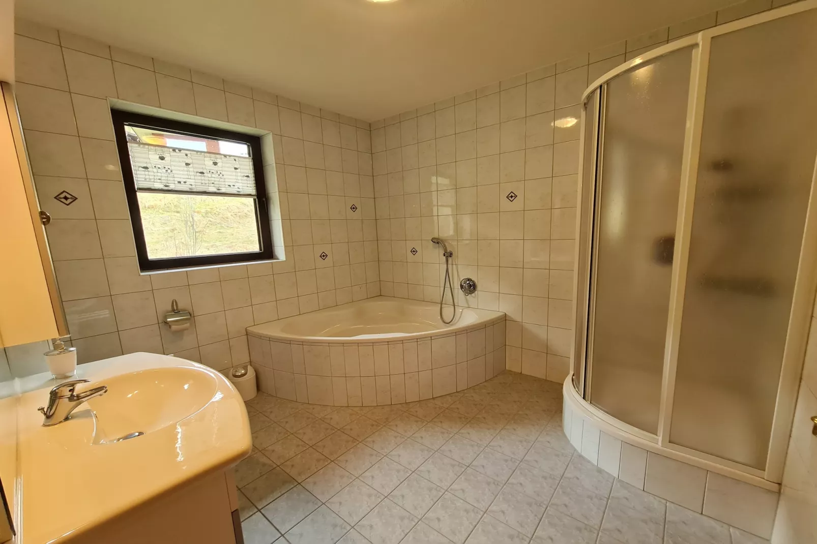 Ski & Sun Top 4-Bathroom
