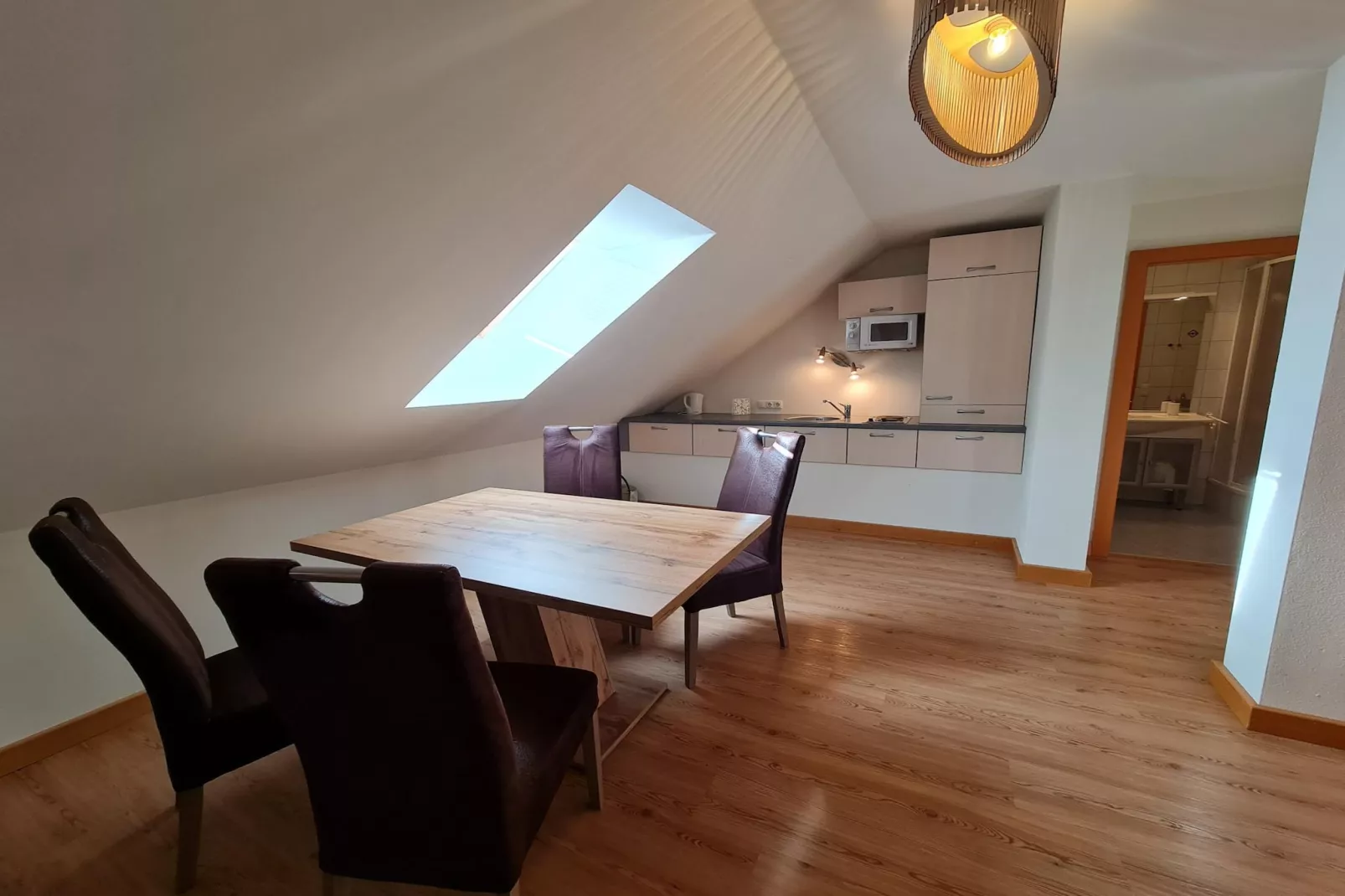 Ski & Sun Top 6-Dining room