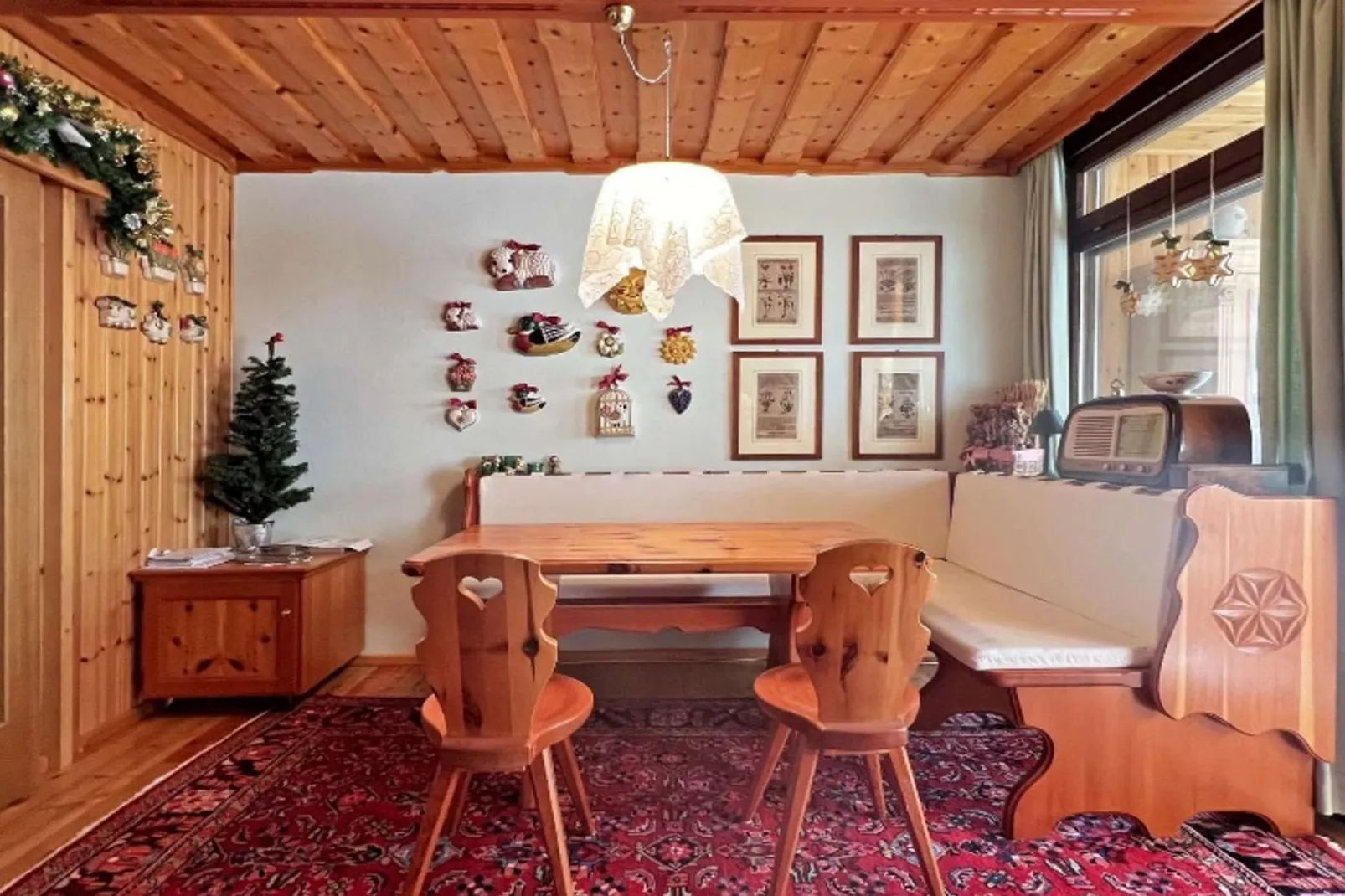 Haus Hans-Dining room