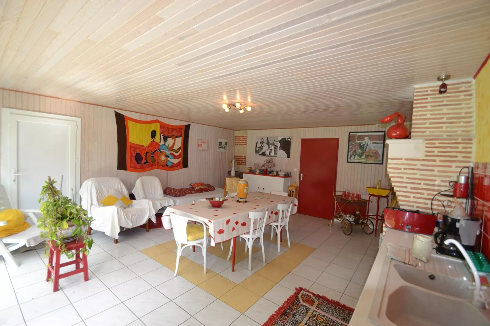 Camiran-Living room