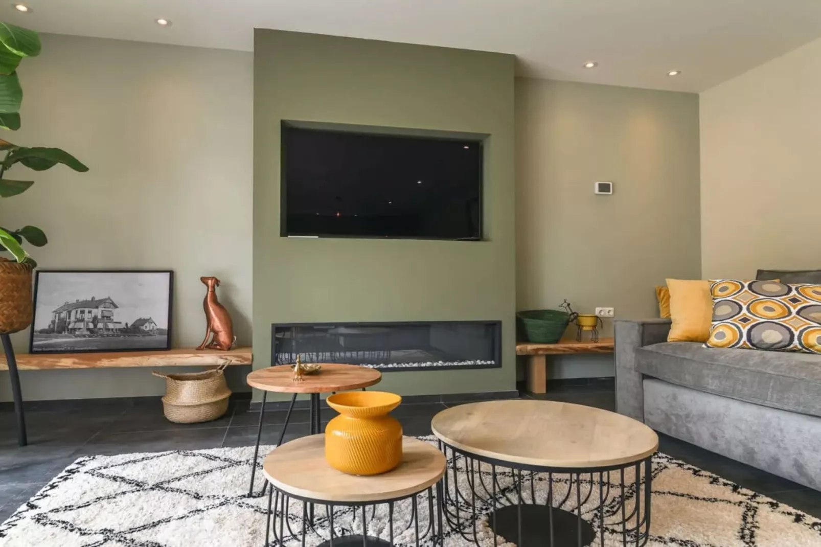 467355-Living room