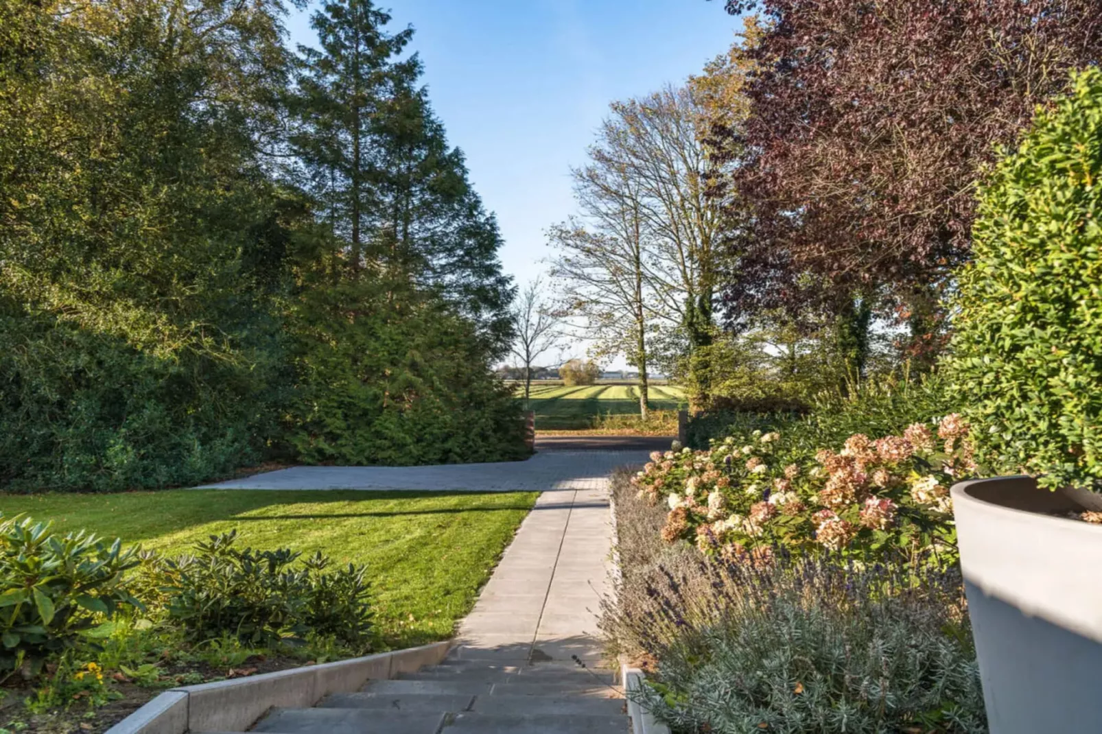 467355-Gardens summer