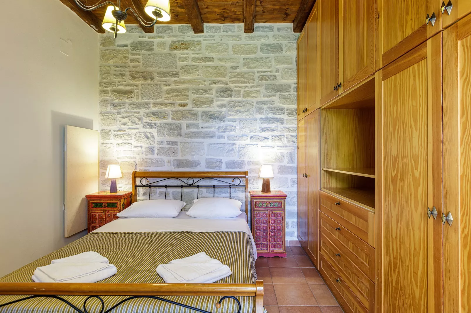 Mera-Bedroom