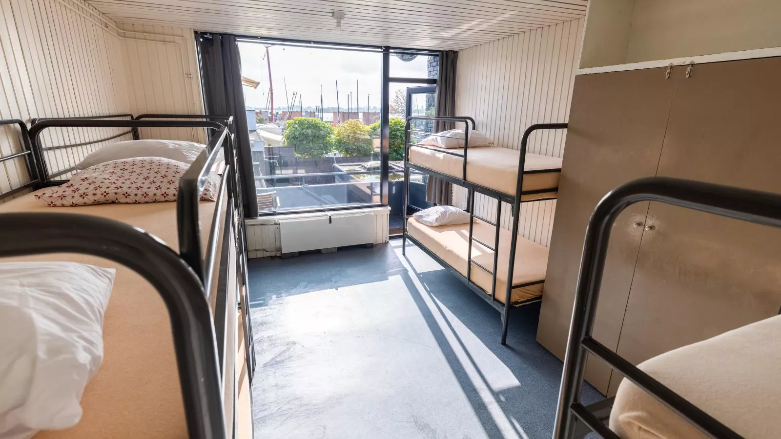 De Kaag Watersport Groepsaccommodatie - 80 pers-Bedroom