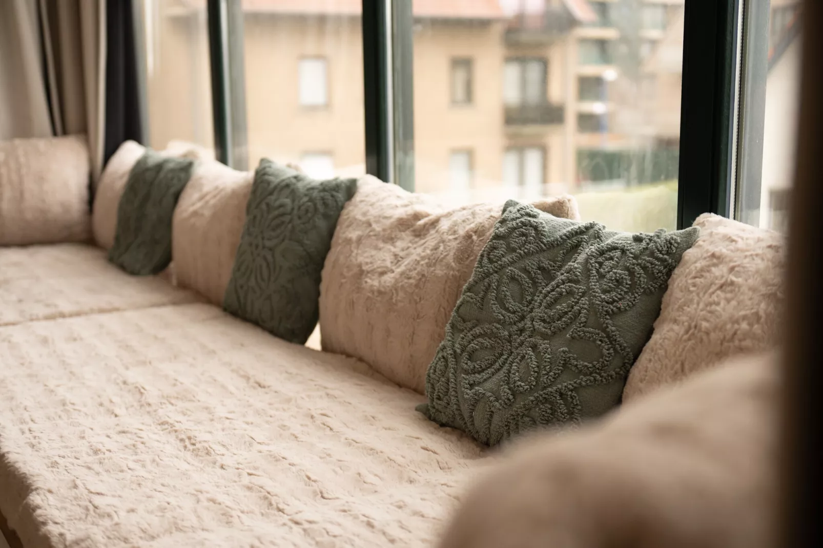 Delphine A - 101-Living room