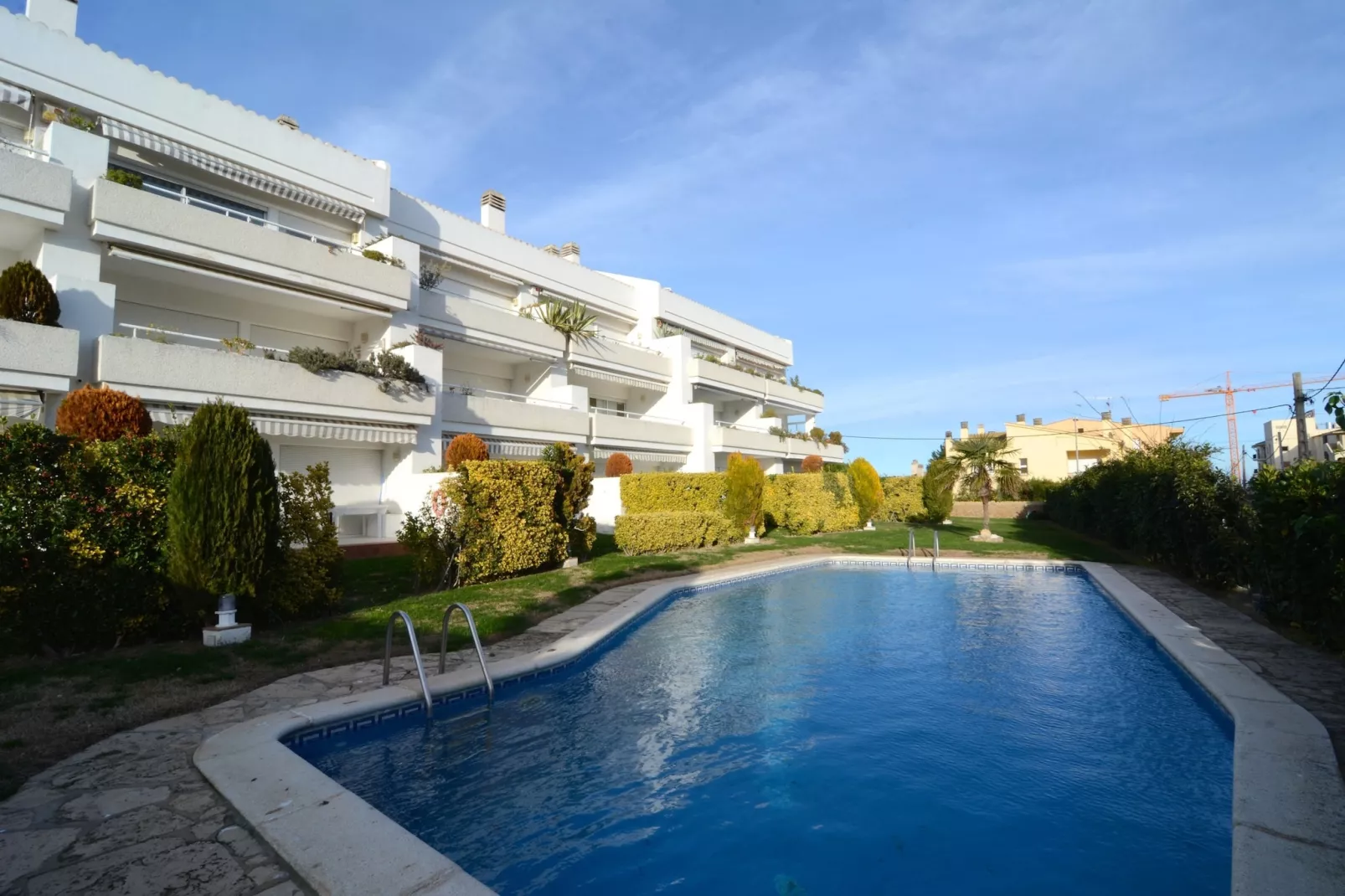 CARAVEL·LES-Pool