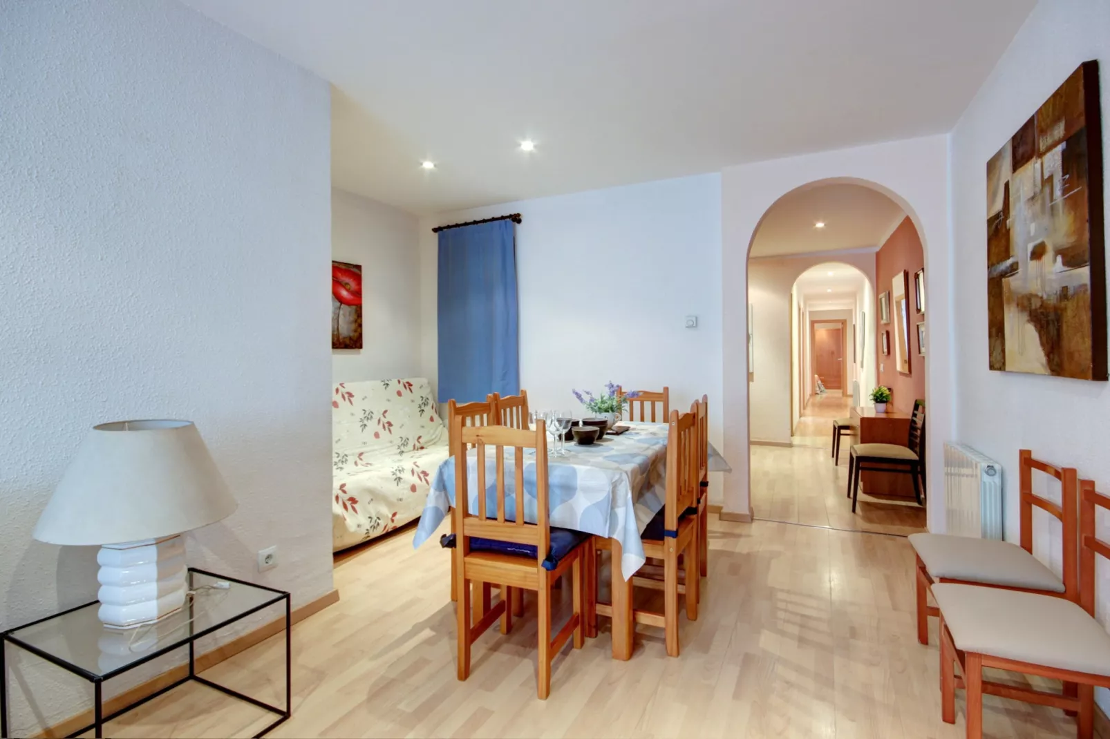 P.C. LLEVANT 3 1 Roses-Living room