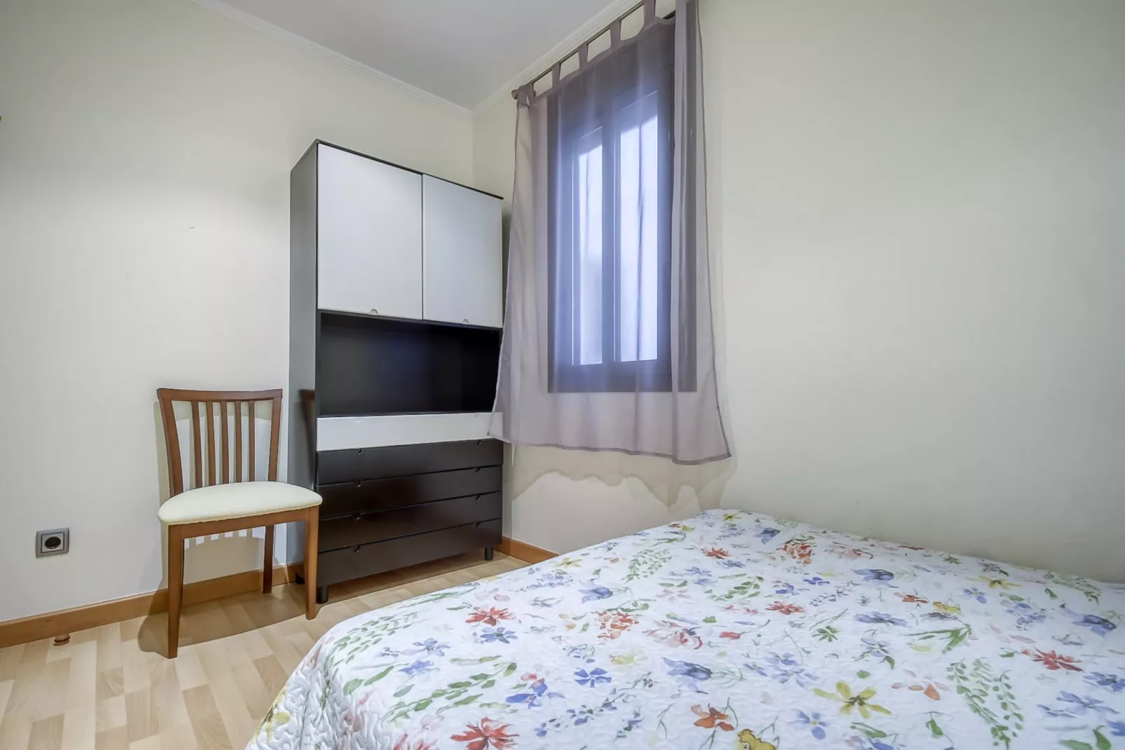 P.C. MESTRAL 1  1 Roses-Bedroom