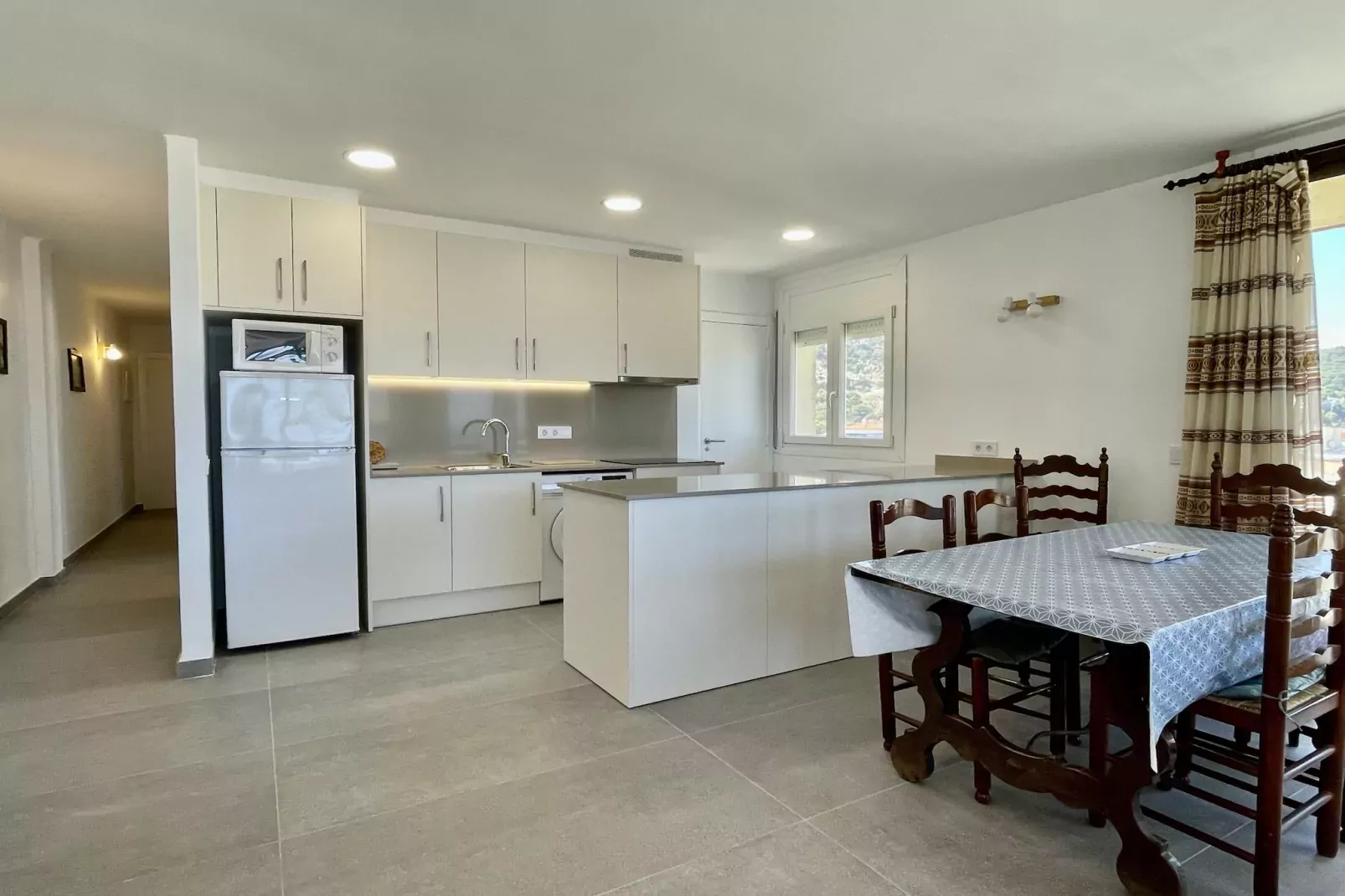 CAP CASTELL 8-A-Kitchen