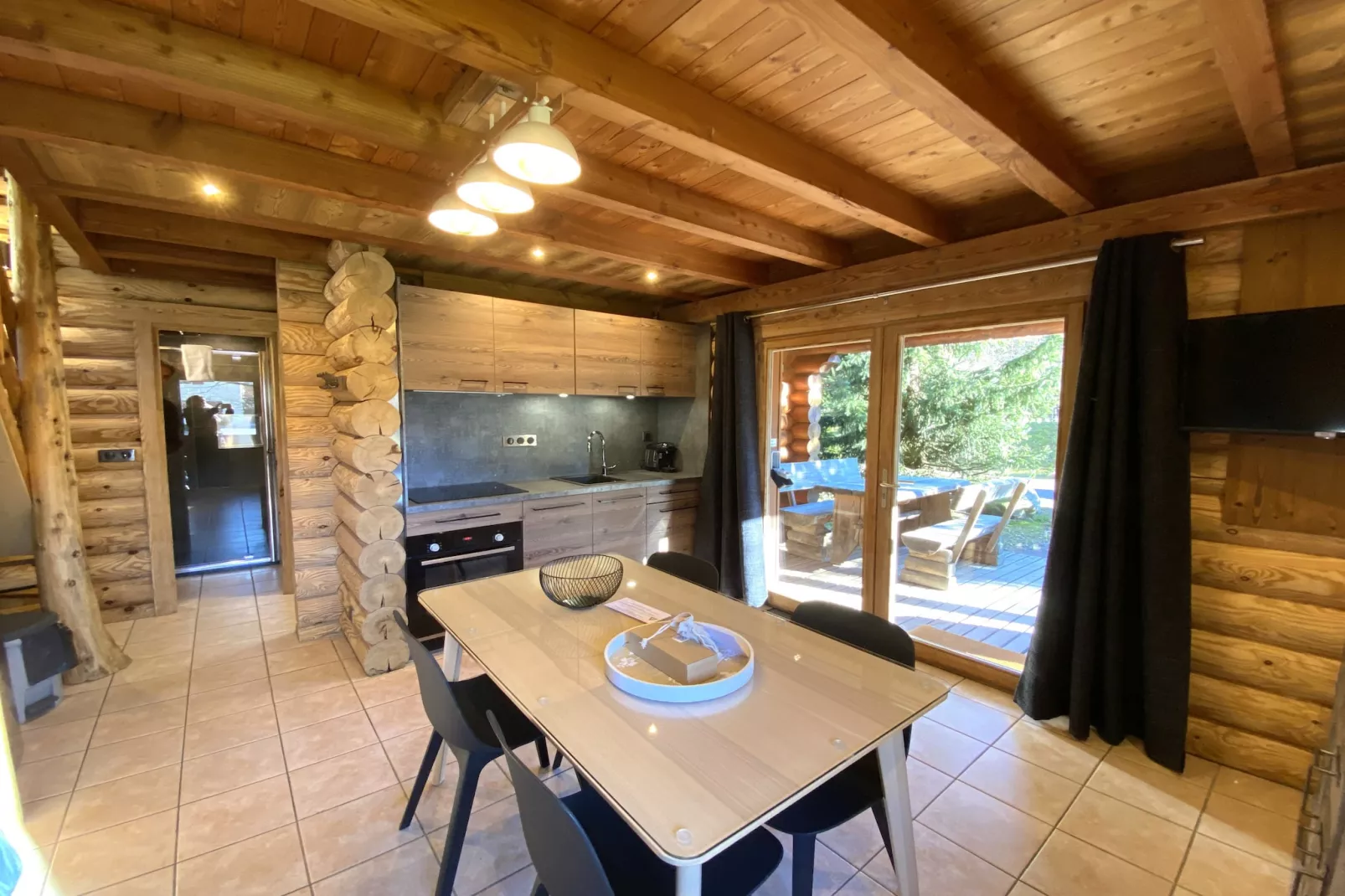 L'OURS BLANC Chalet en rondins-Wohnzimmer