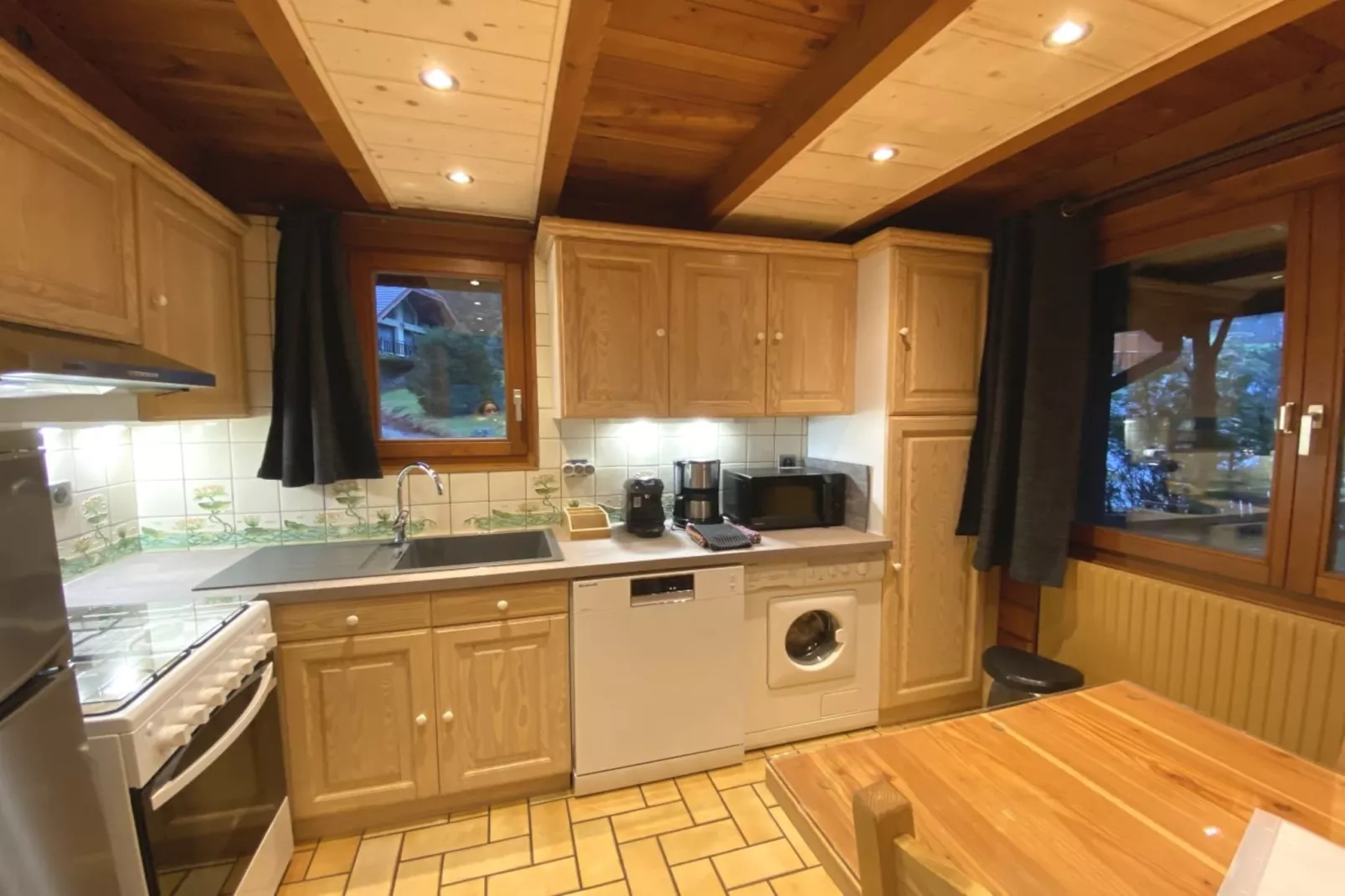LE GRIZZLY Chalet en bois au calme-Küche