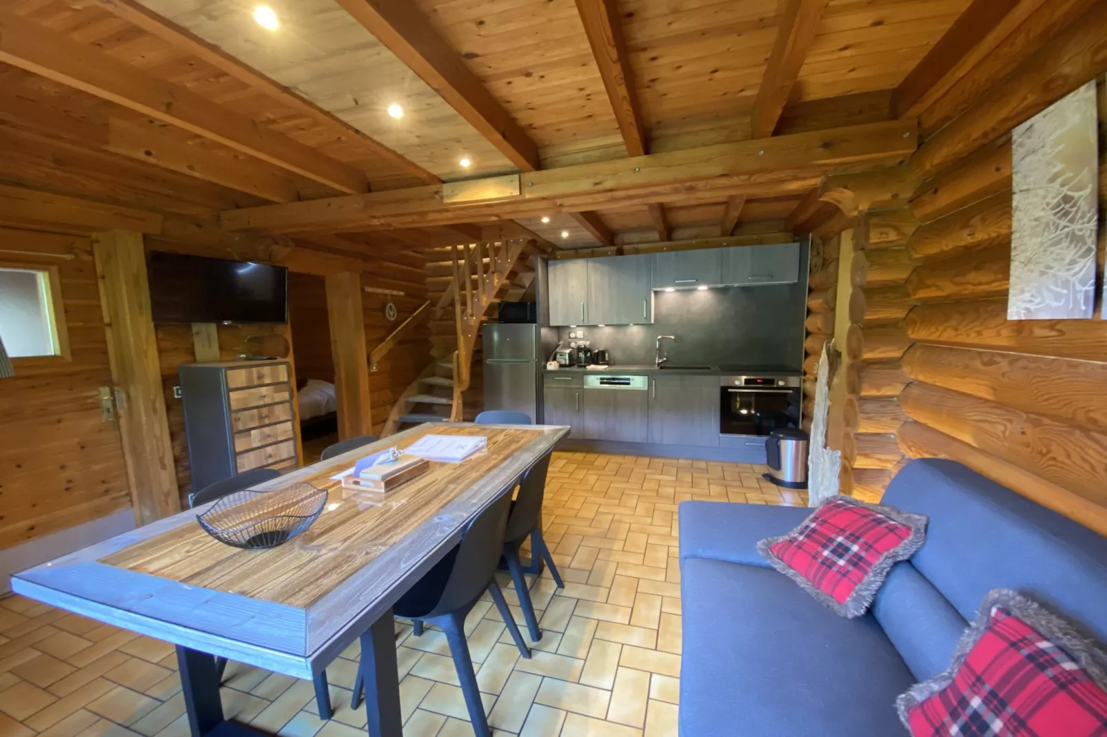 LE GRAND CERF  Chalet en rondins avec SPA Jacuzzi-Wohnzimmer