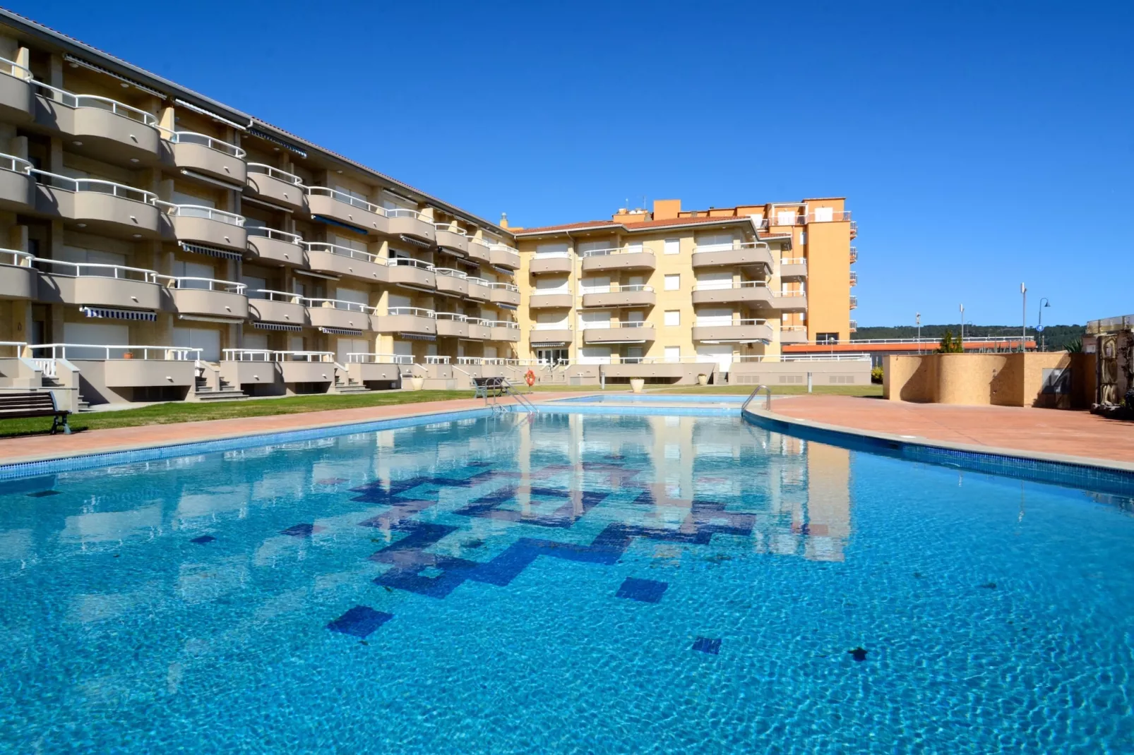 MANUREVA VIII BX-A-Pool
