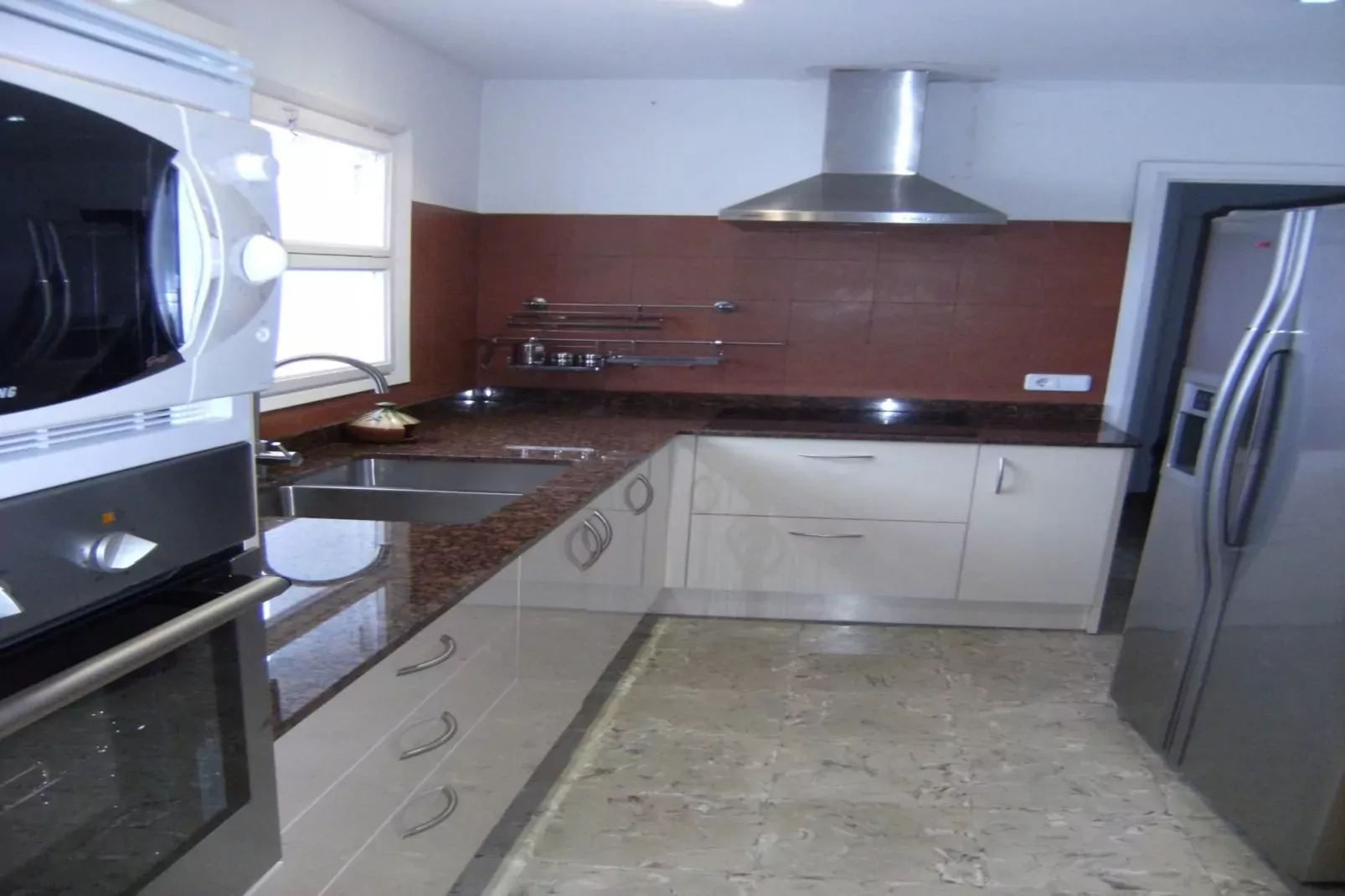 VILLA NARCOL-Kitchen