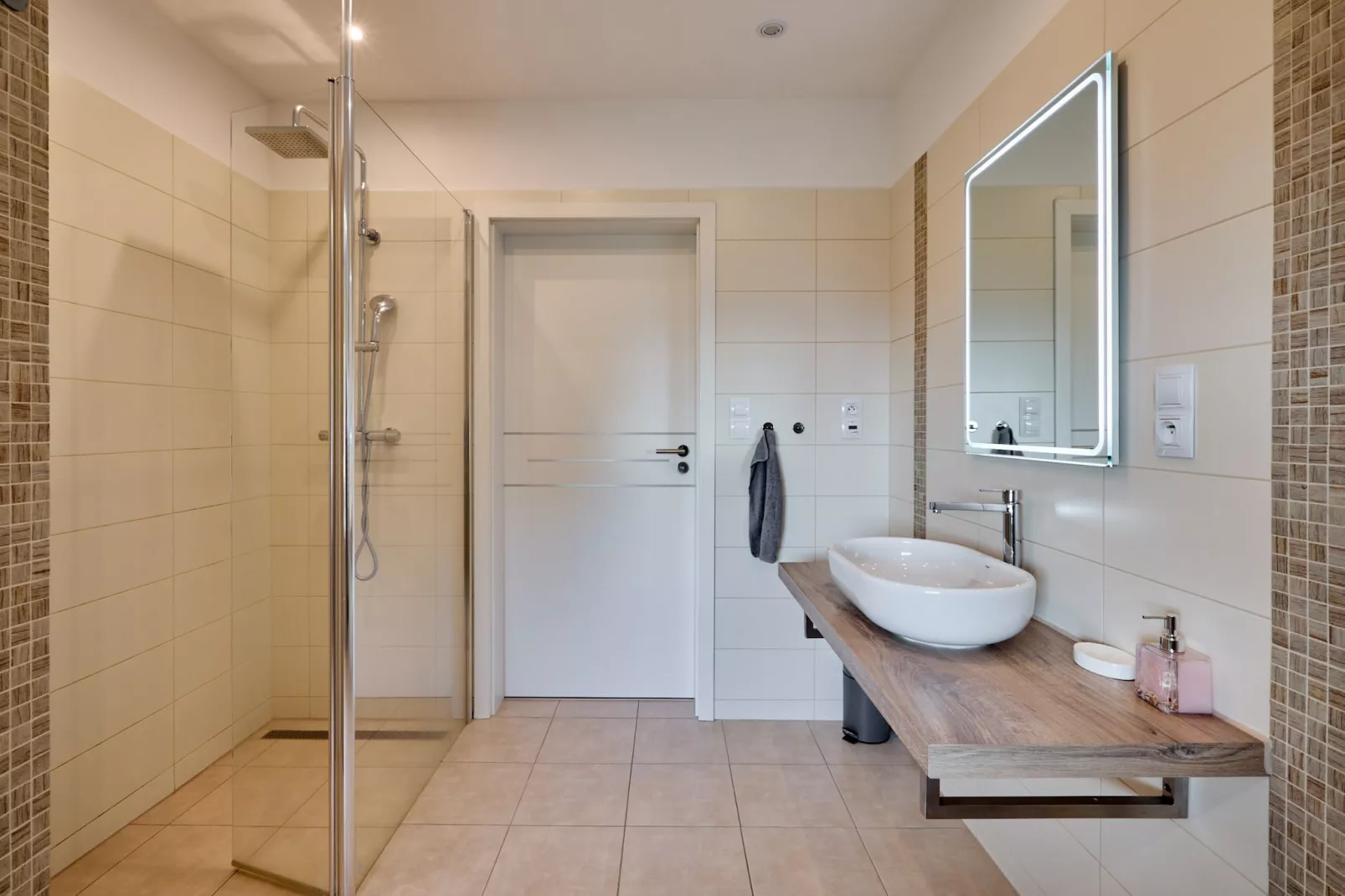 Benecko LBZ170-Bathroom