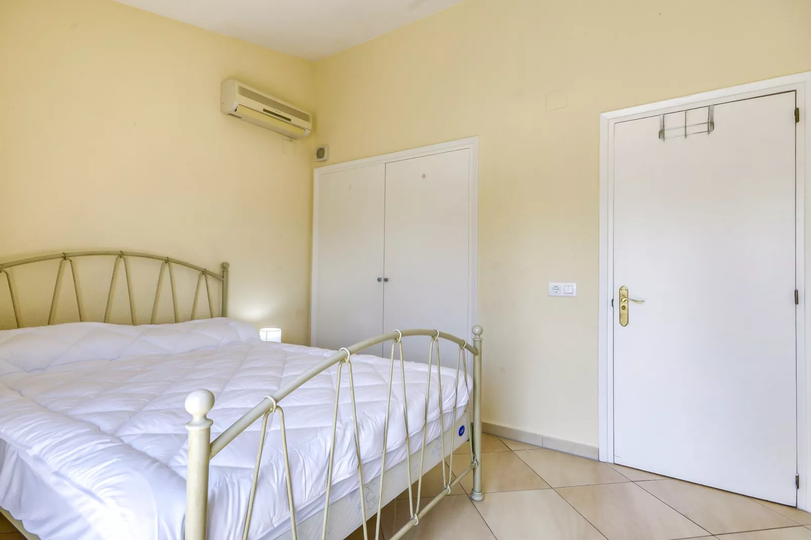 PORT PETIT 10 + Amarre de 3X7 - Immo B-Bedroom