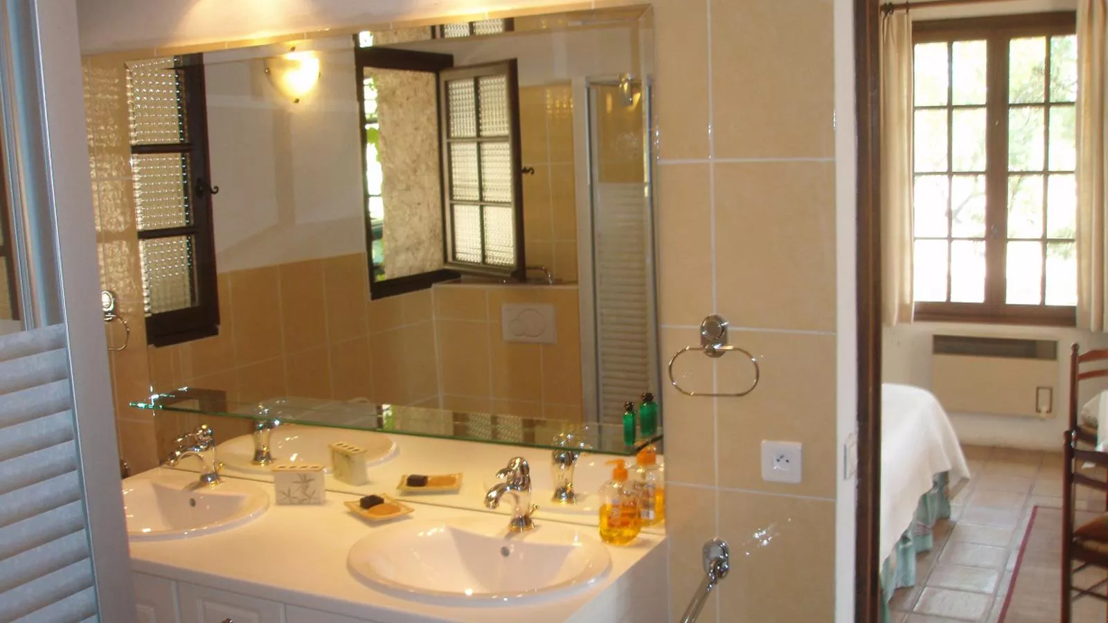 Entre les vignes-Bathroom